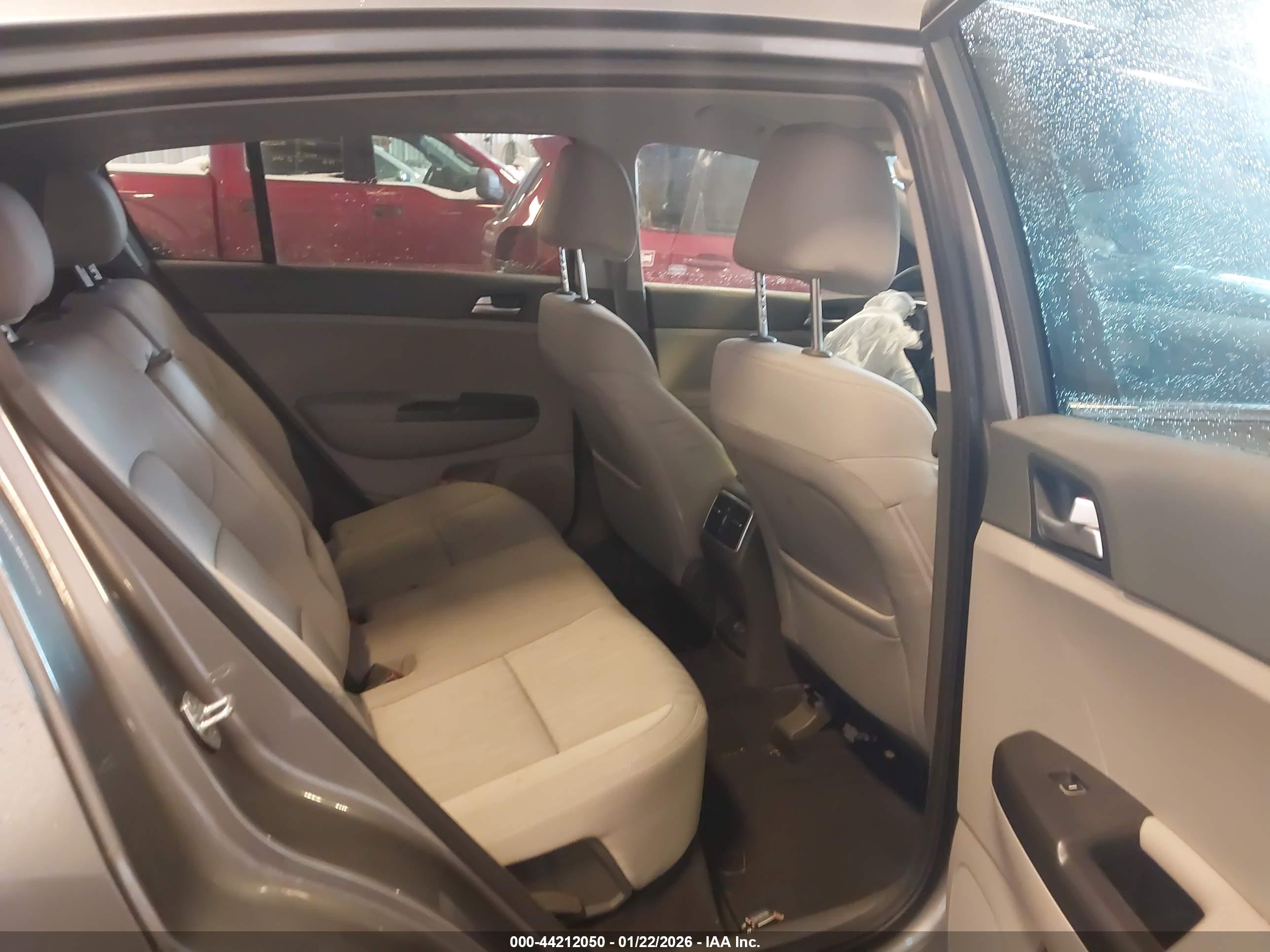 KIA SPORTAGE image 8