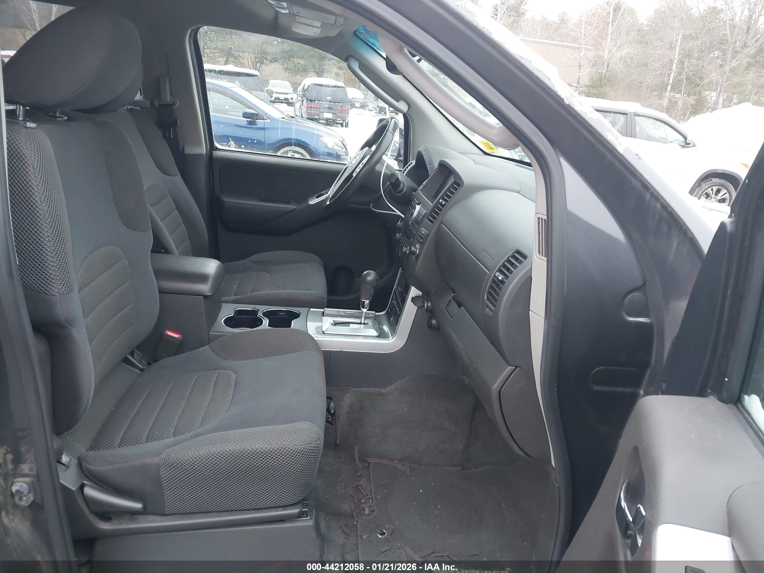 NISSAN PATHFINDER image 5