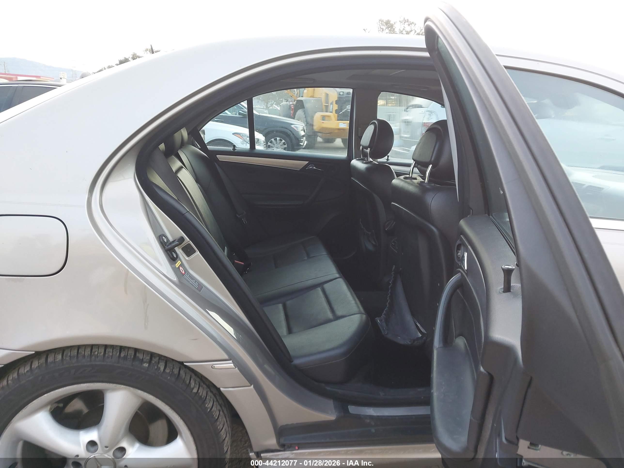 MERCEDES-BENZ C image 8