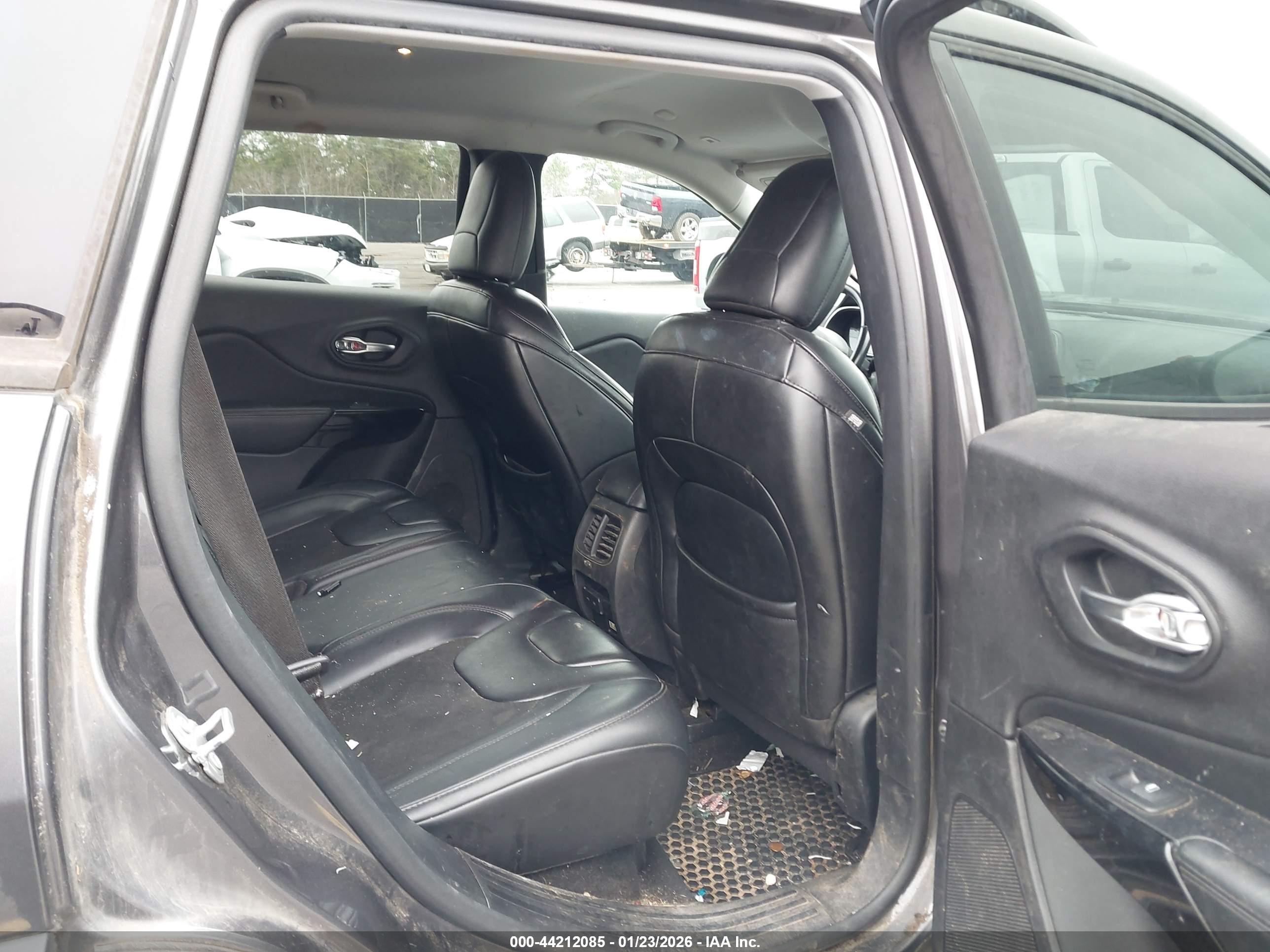 JEEP CHEROKEE image 8