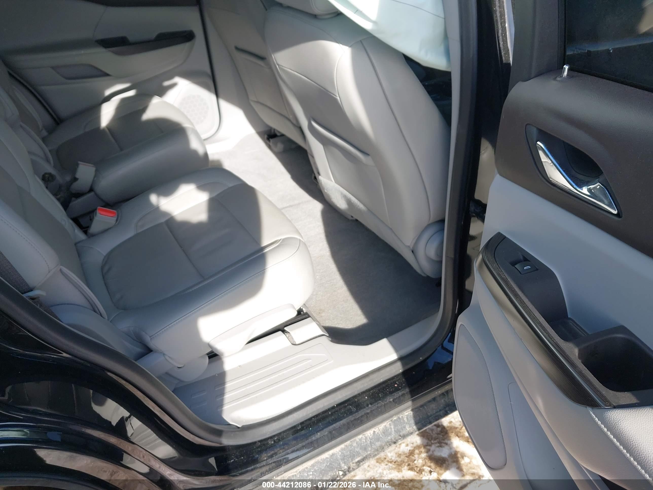GMC ACADIA image 8