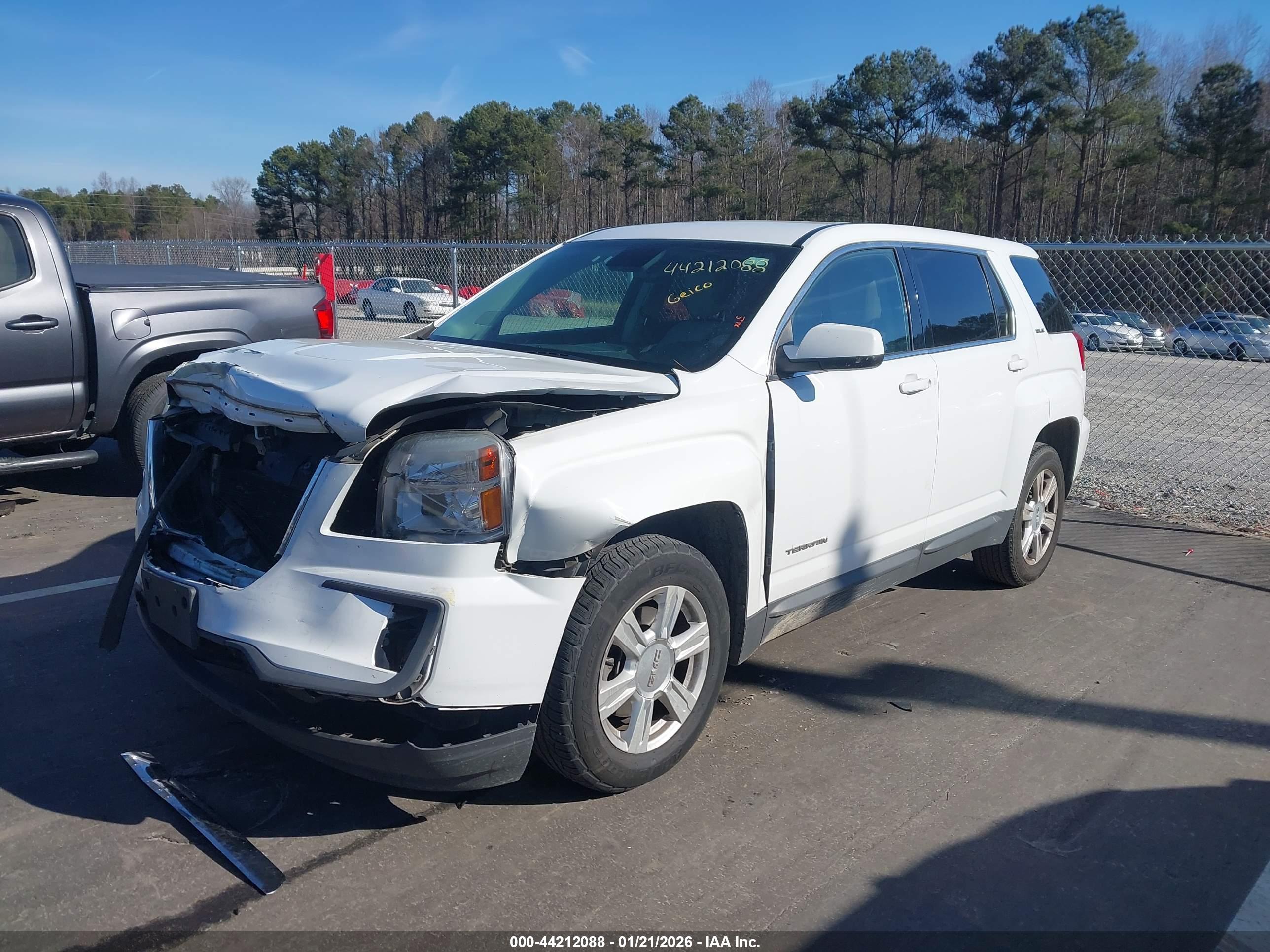 GMC TERRAIN image 2