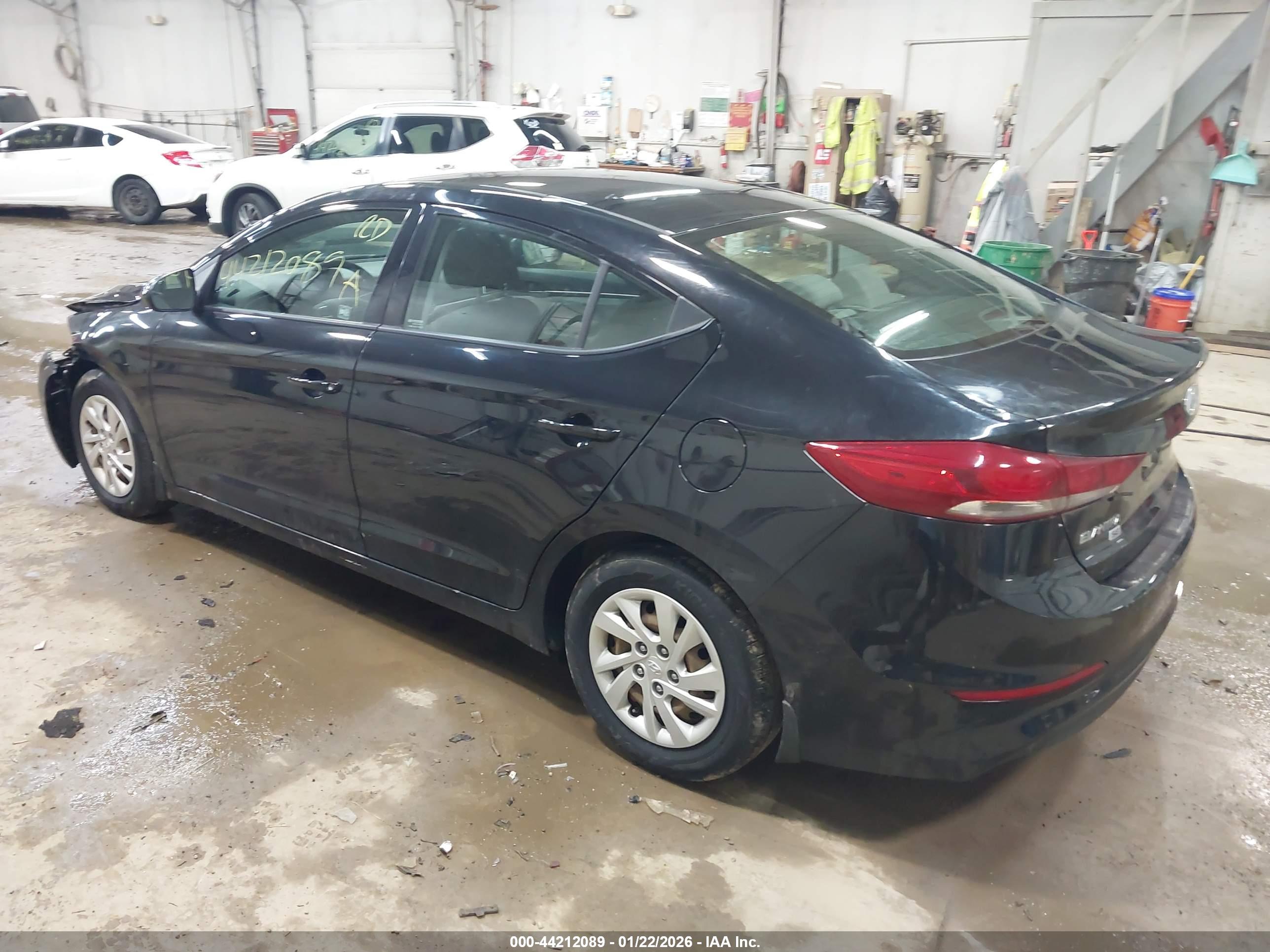 HYUNDAI ELANTRA image 3