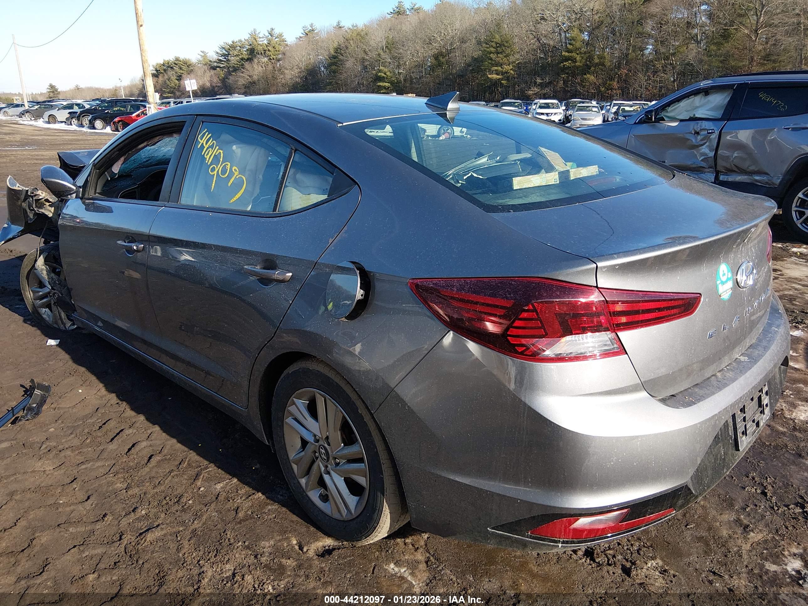HYUNDAI ELANTRA image 3