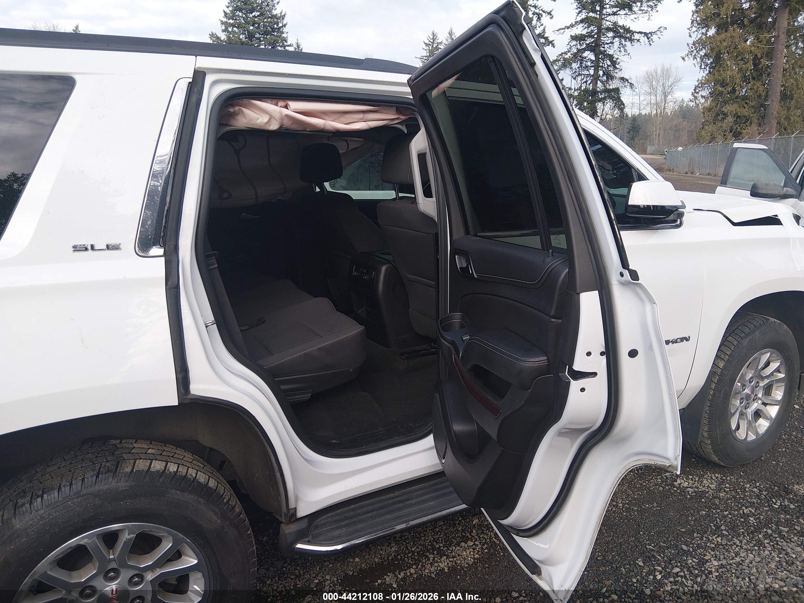 GMC YUKON image 8