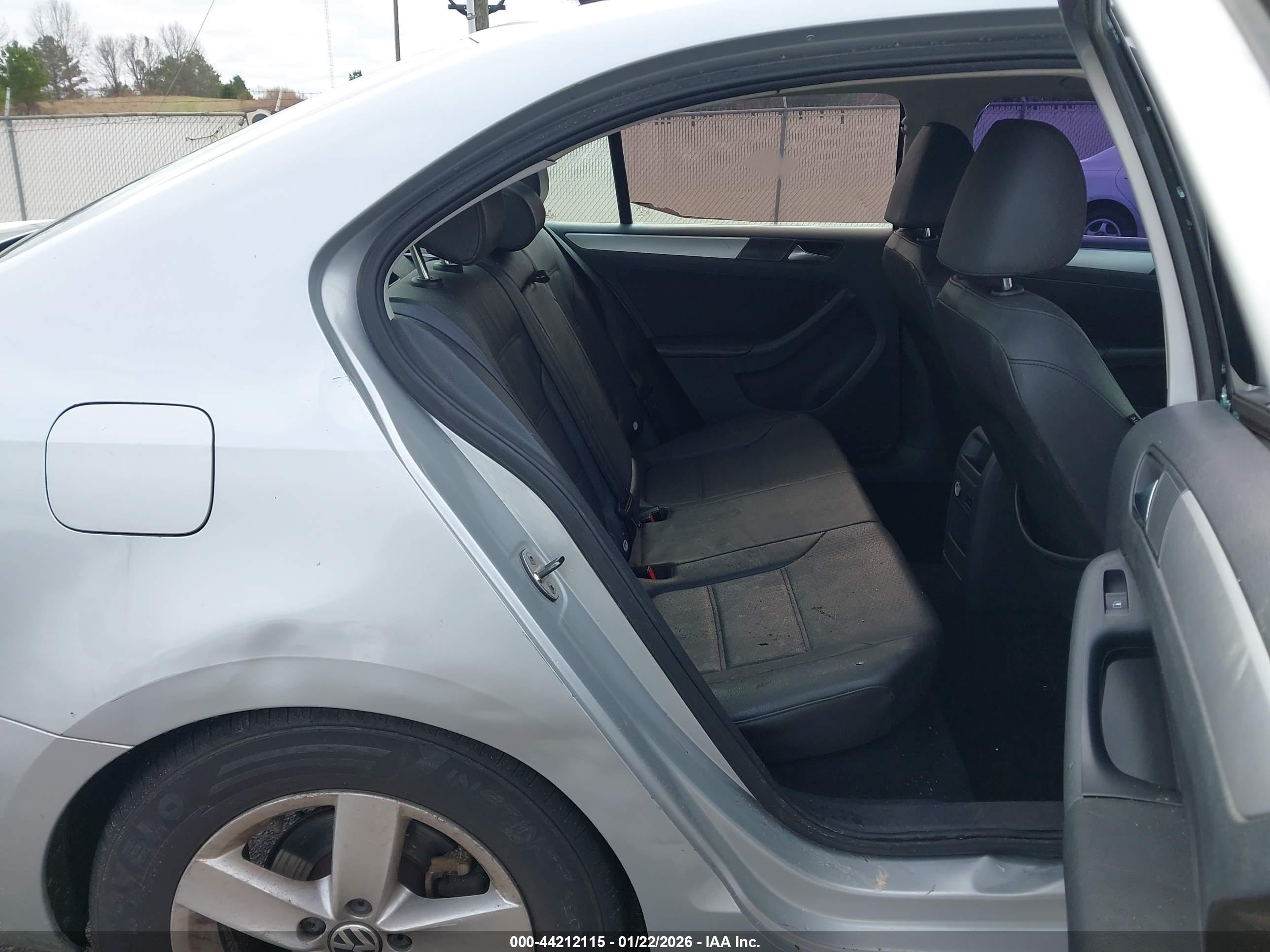 VOLKSWAGEN JETTA image 8