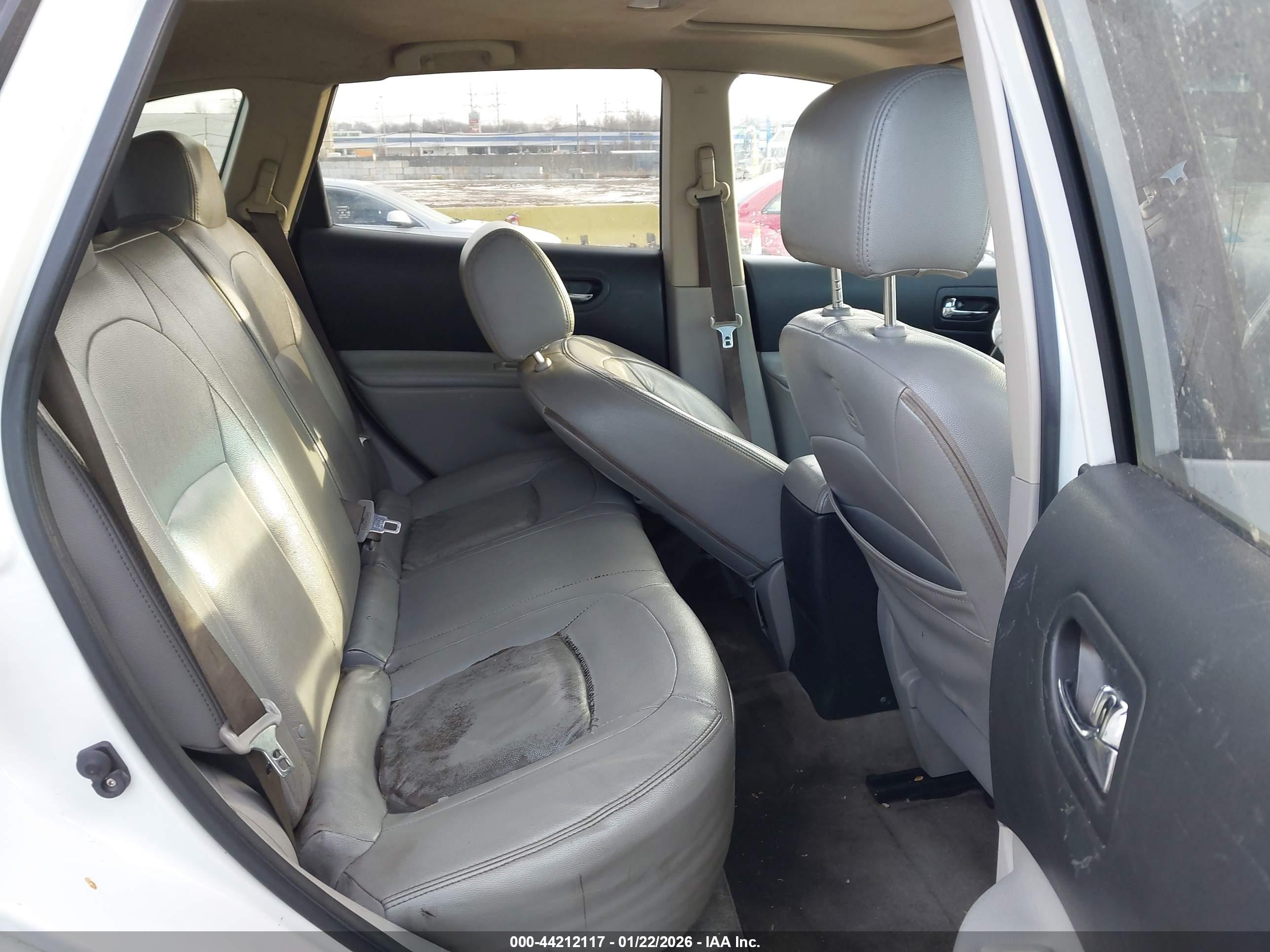 NISSAN ROGUE image 8