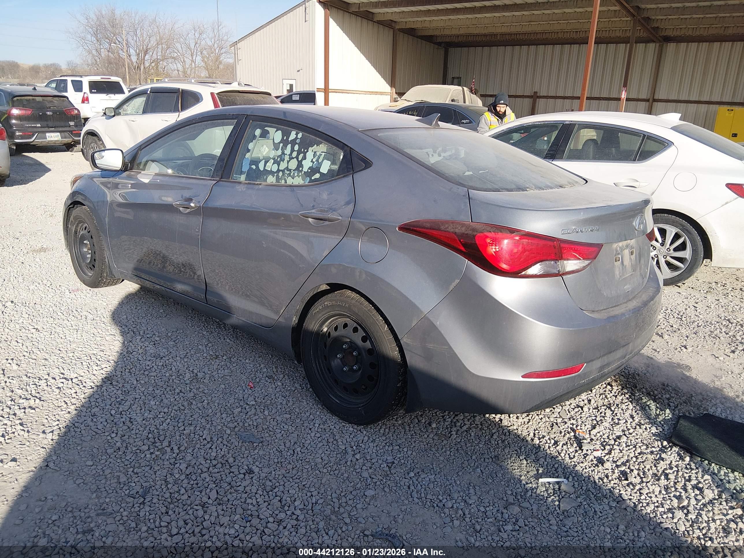 HYUNDAI ELANTRA image 3