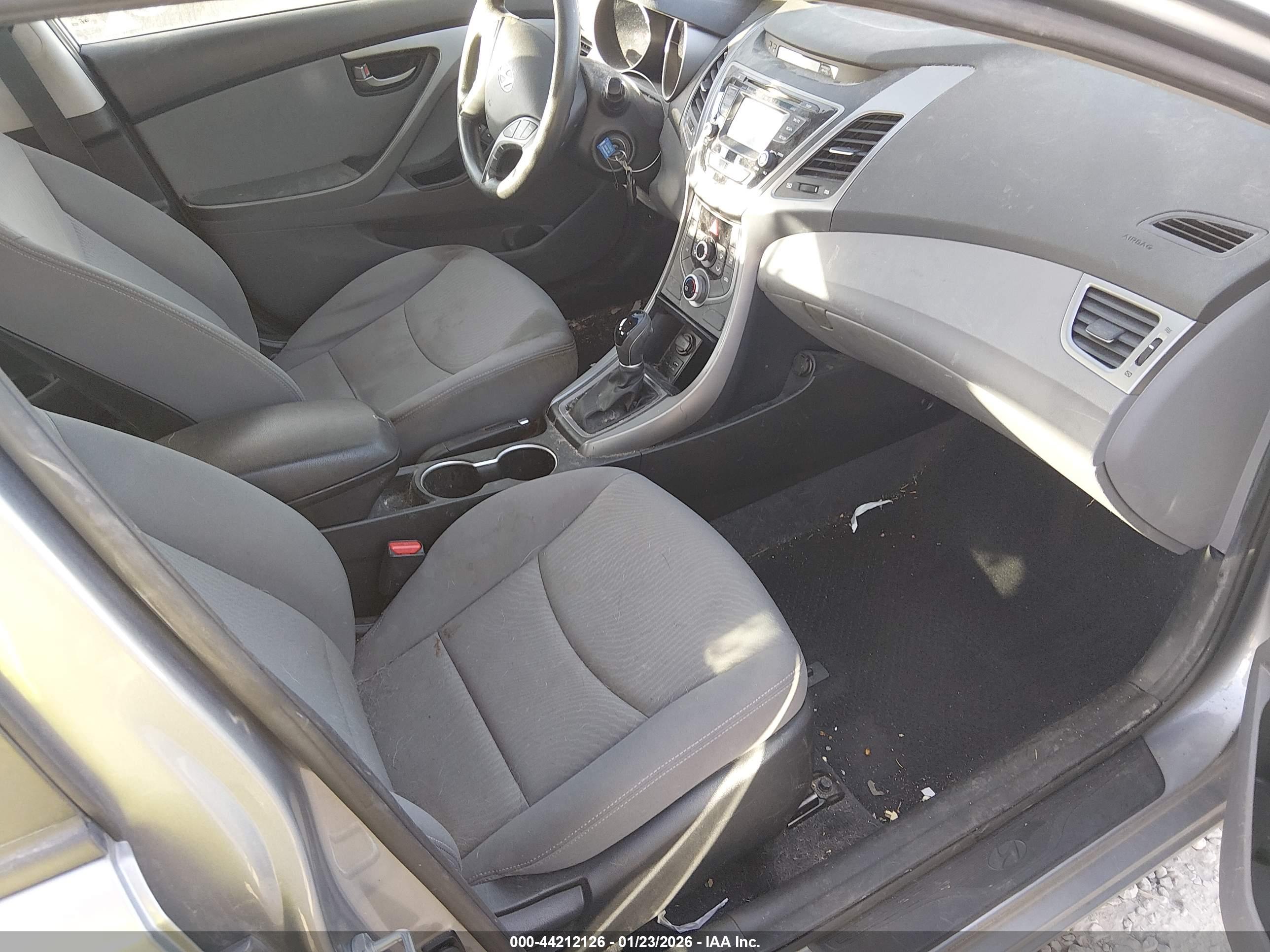 HYUNDAI ELANTRA image 5