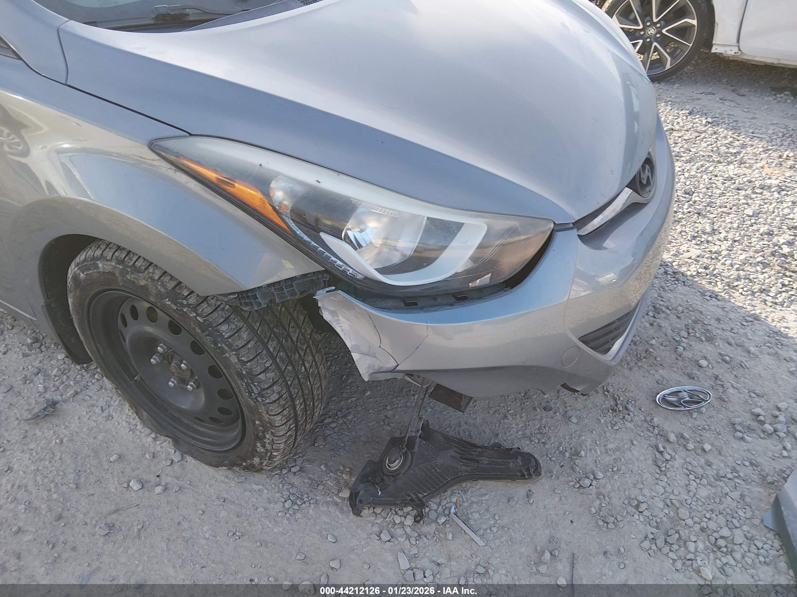 HYUNDAI ELANTRA image 6