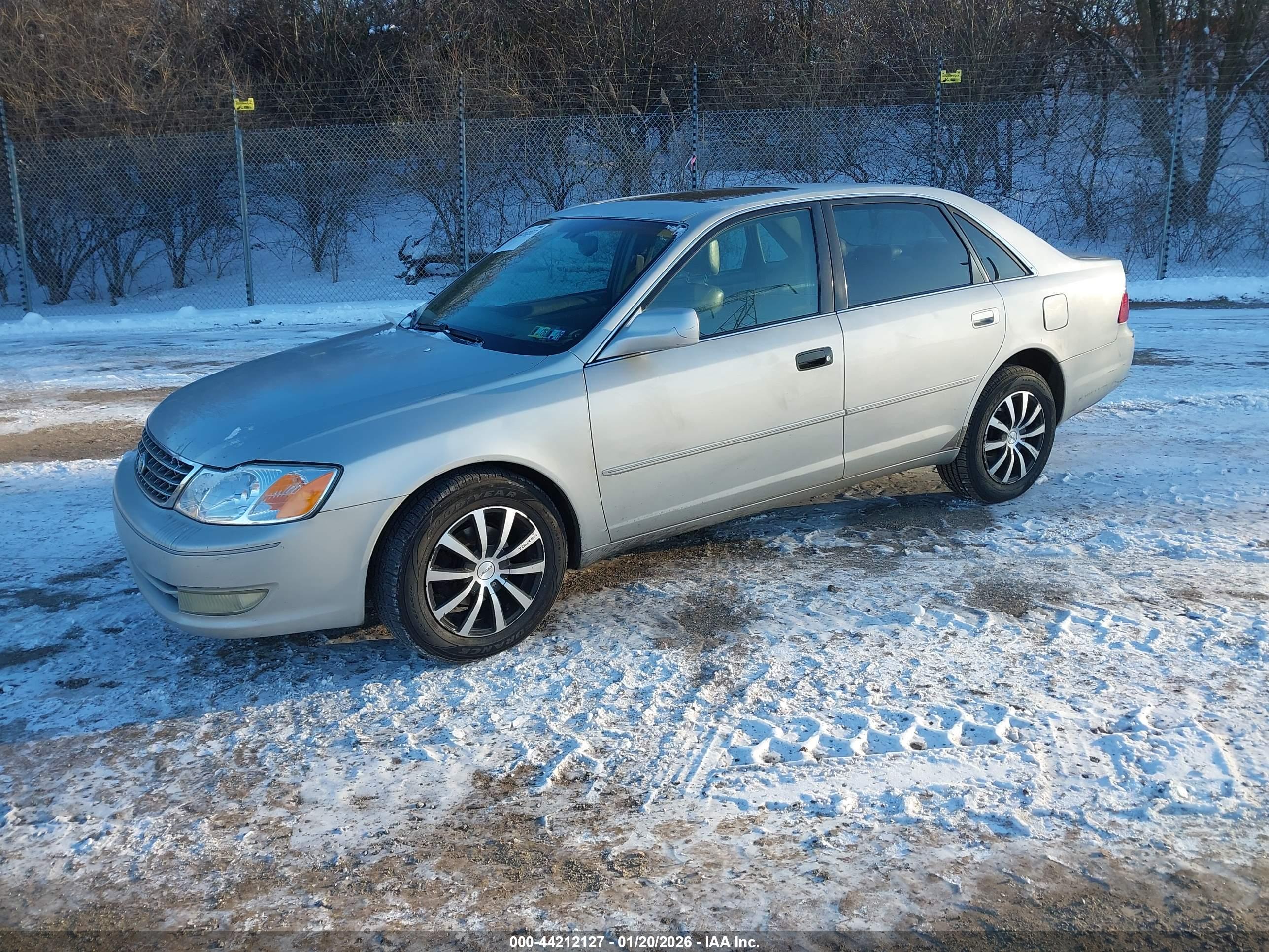TOYOTA AVALON image 2