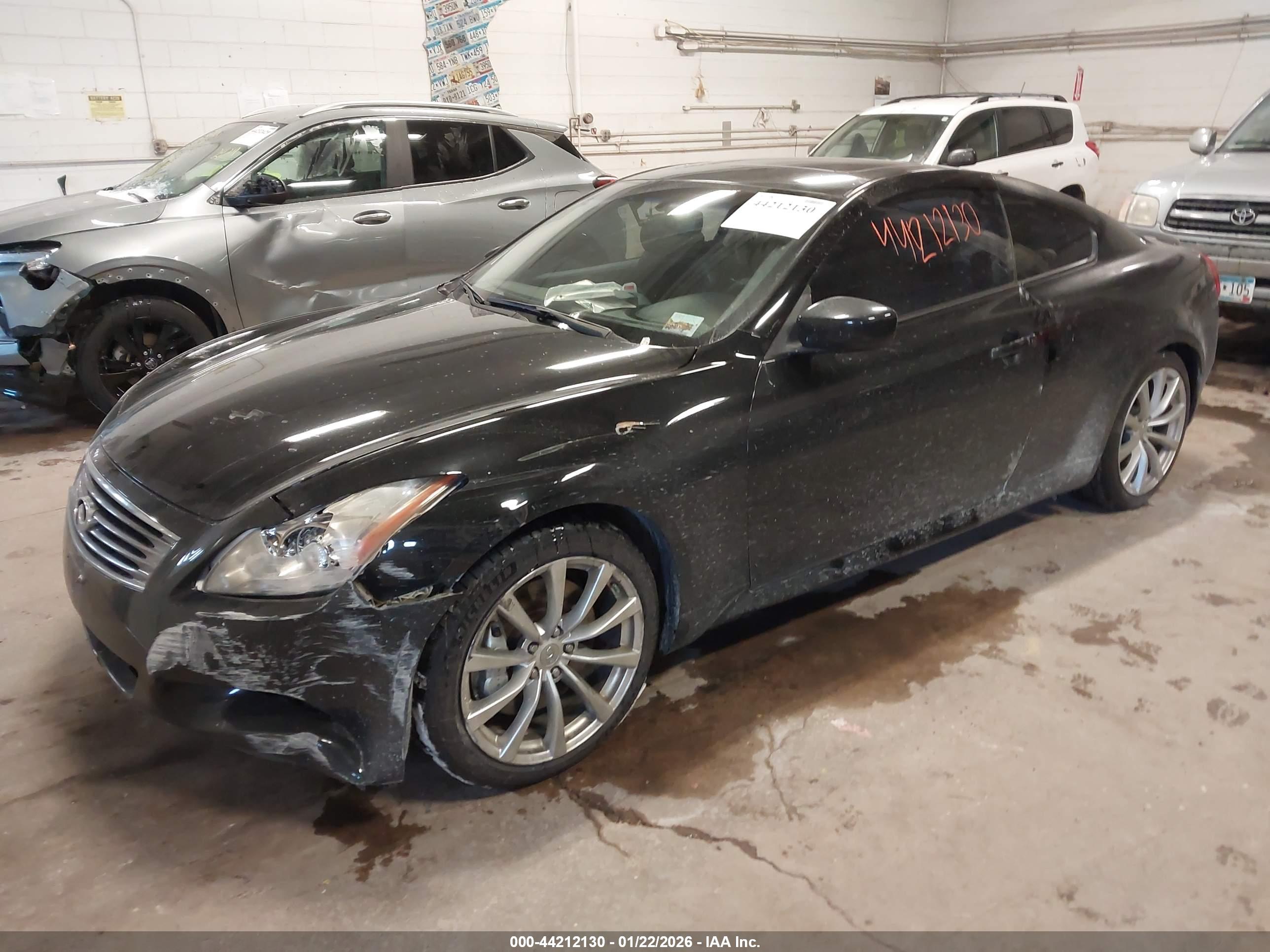 INFINITI G37 image 2