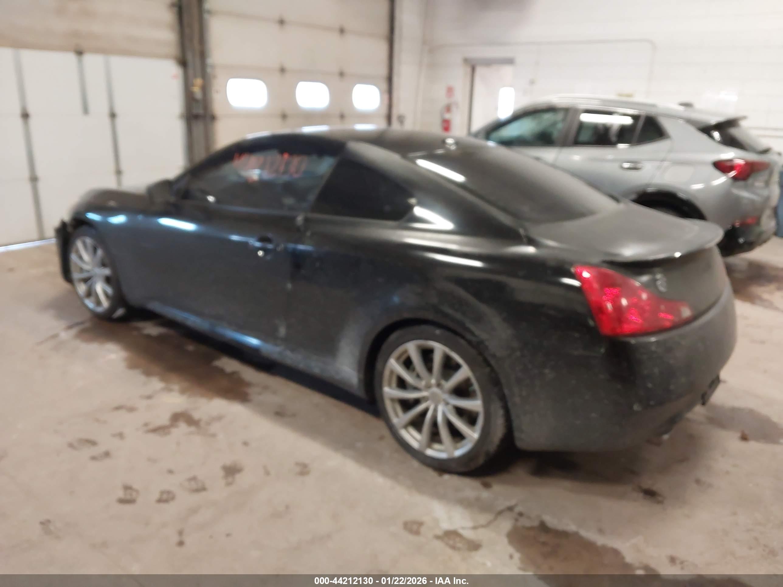 INFINITI G37 image 3