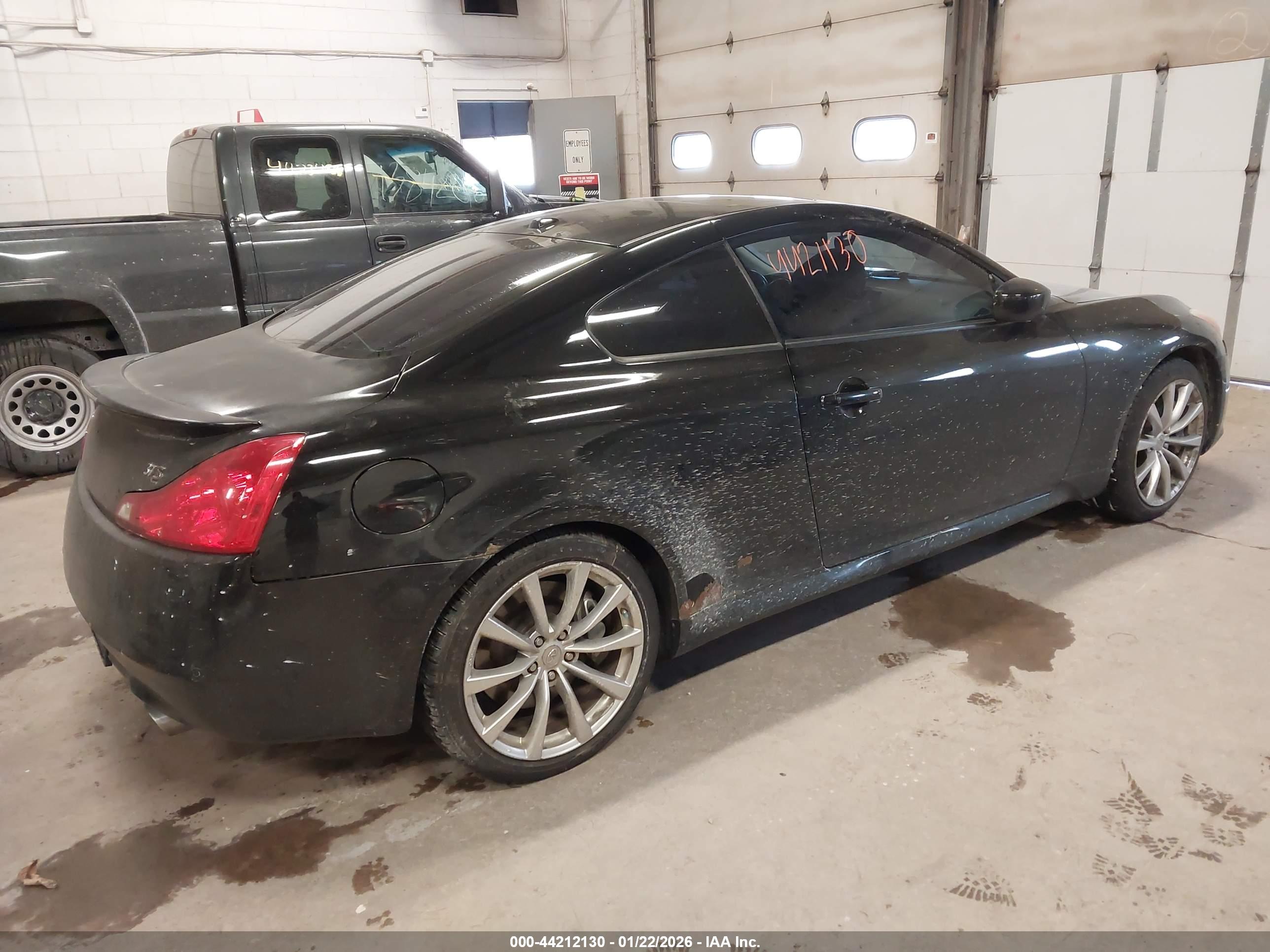 INFINITI G37 image 4