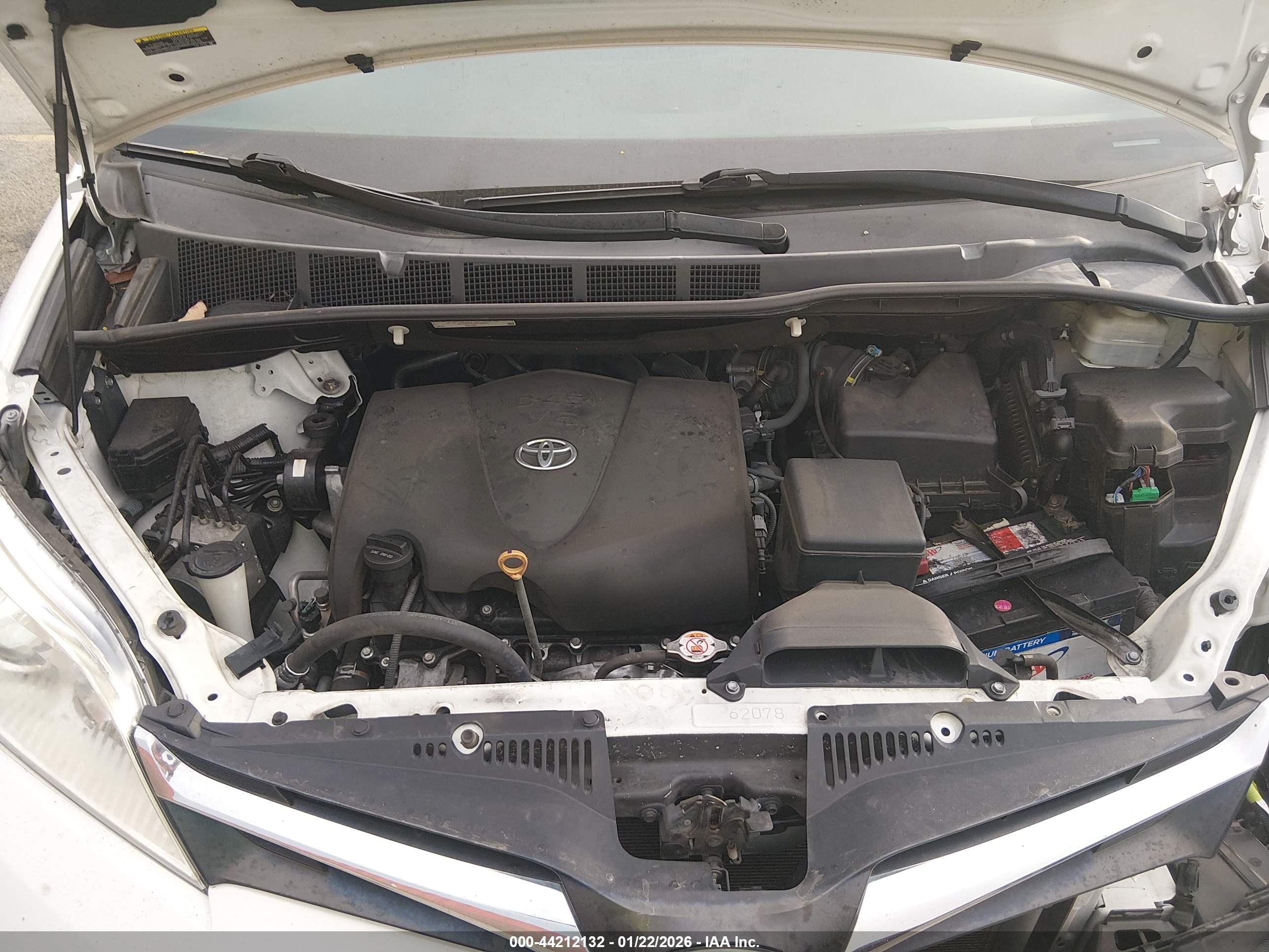 TOYOTA SIENNA image 10
