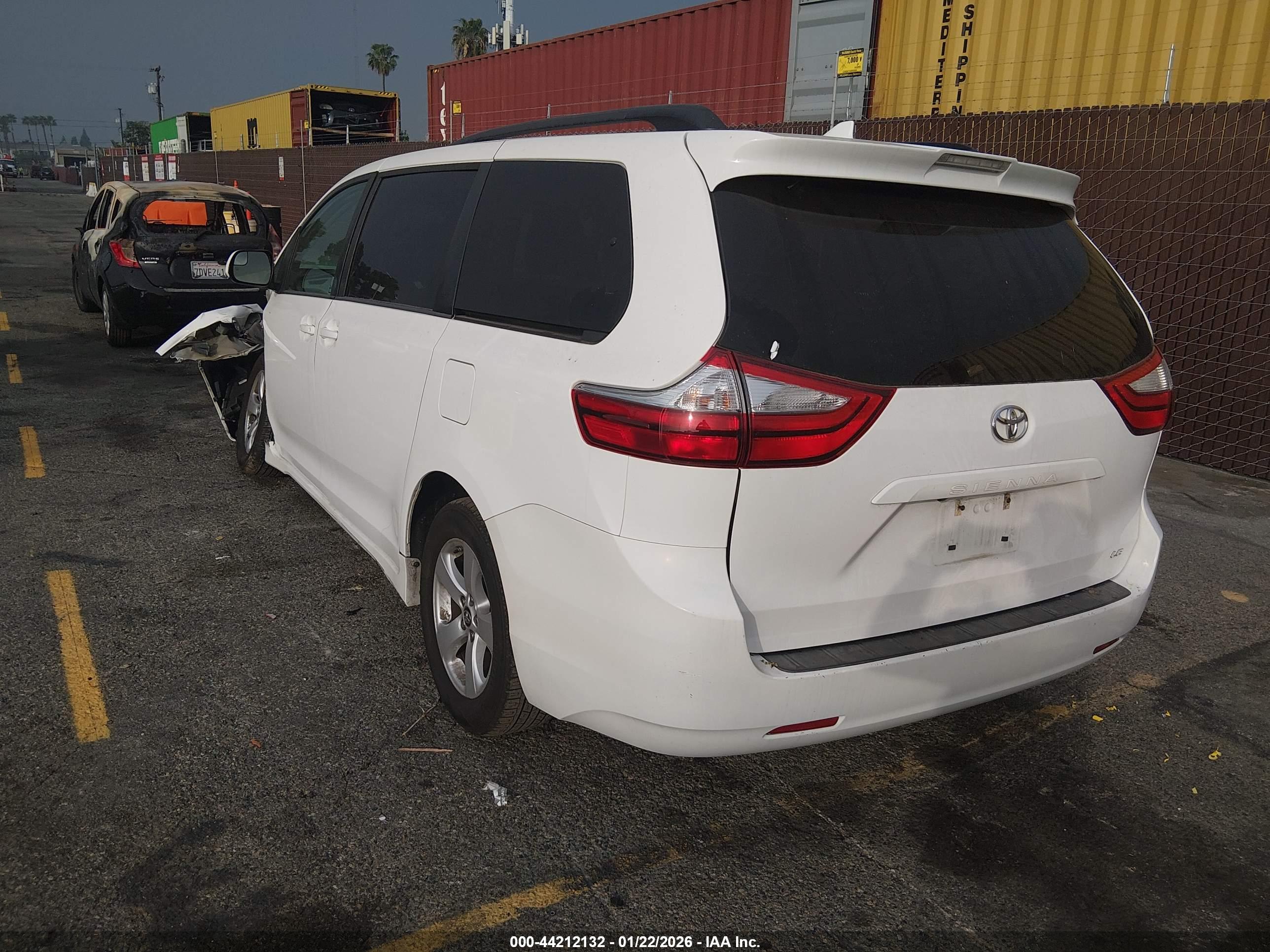 TOYOTA SIENNA image 3