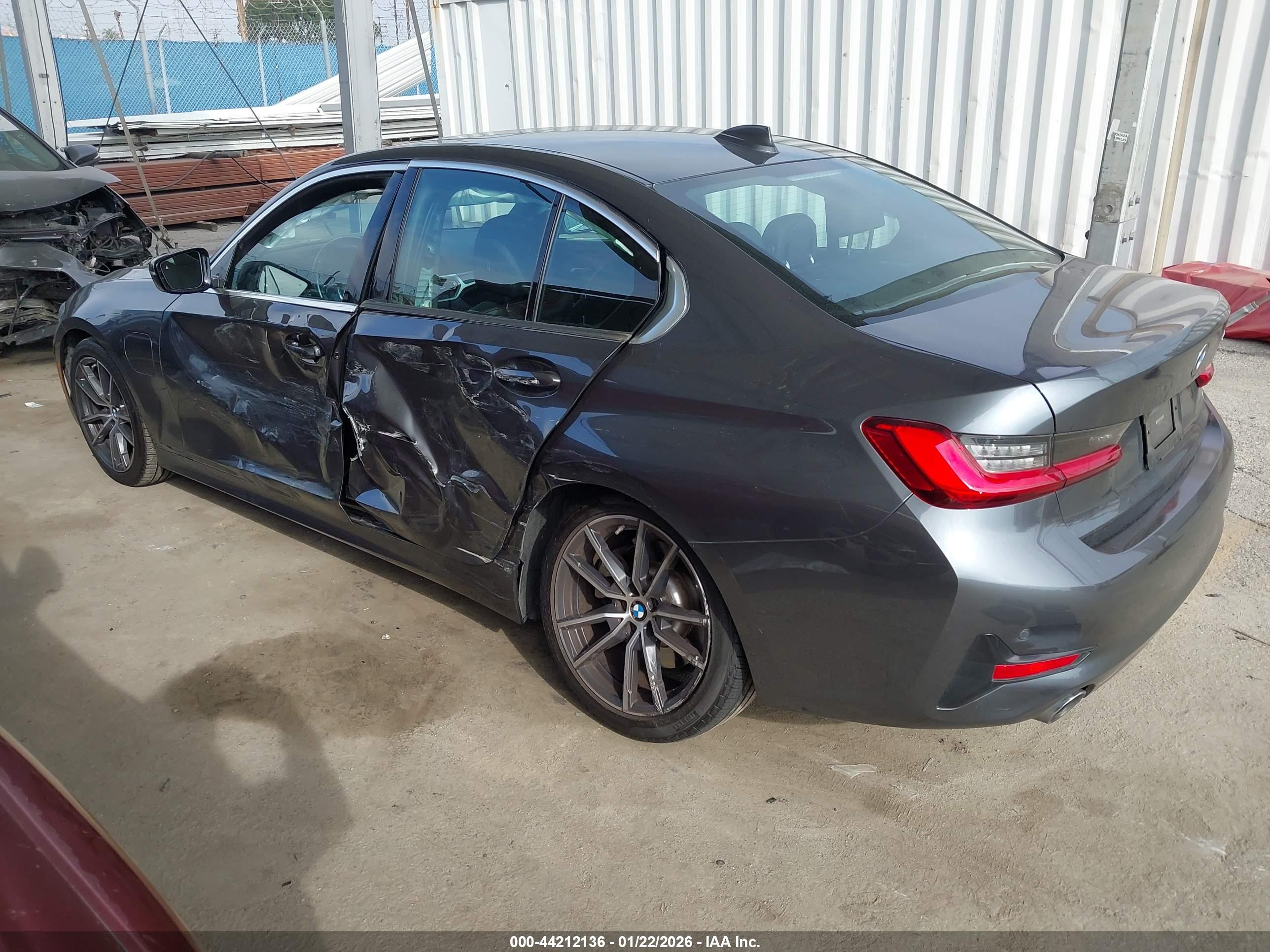 BMW 3 image 3