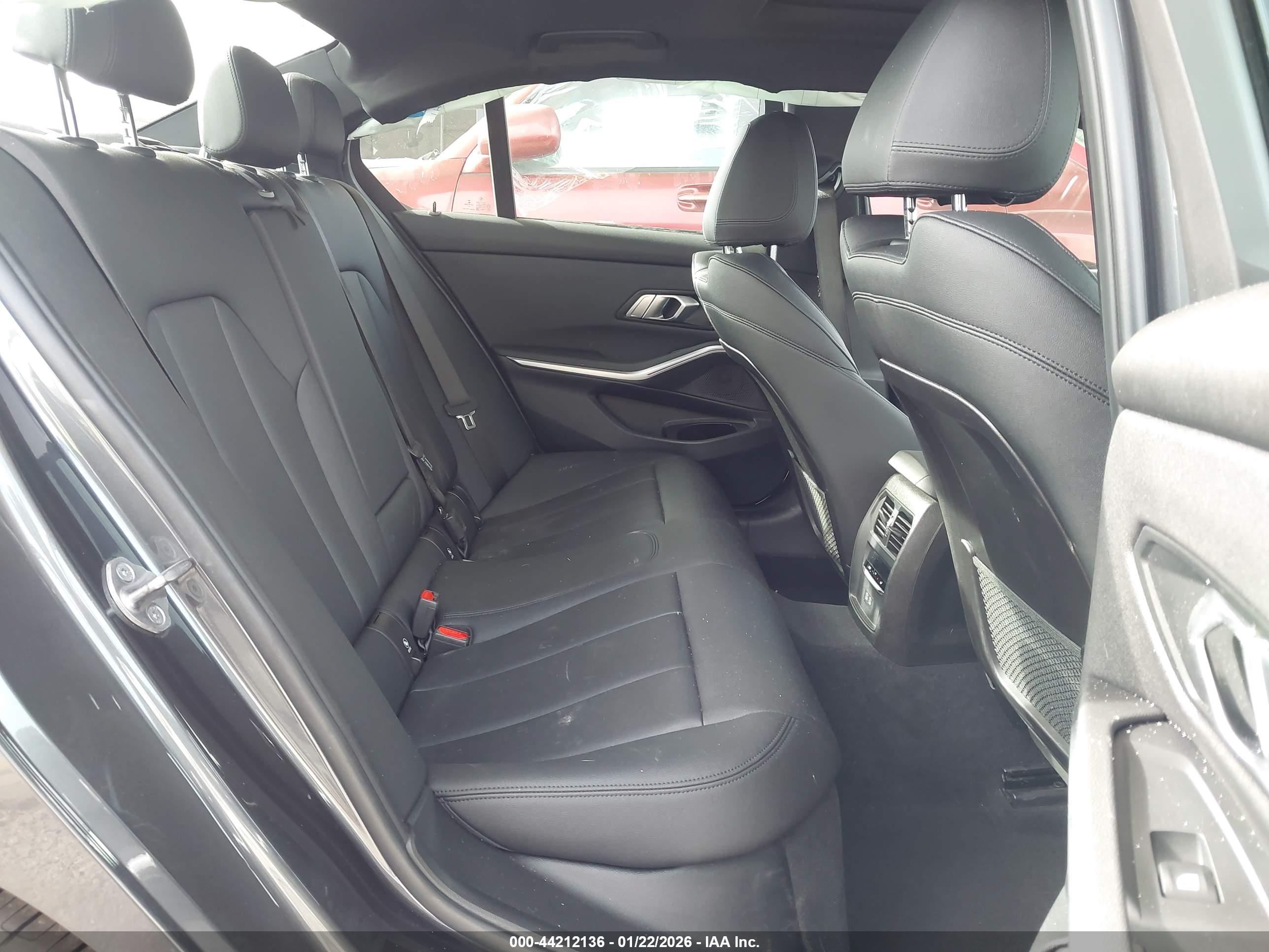 BMW 3 image 8
