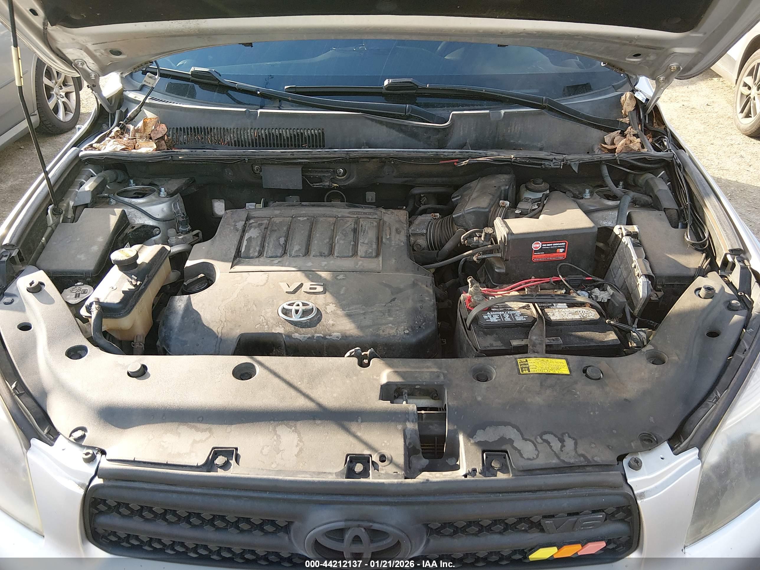 TOYOTA RAV4 image 10