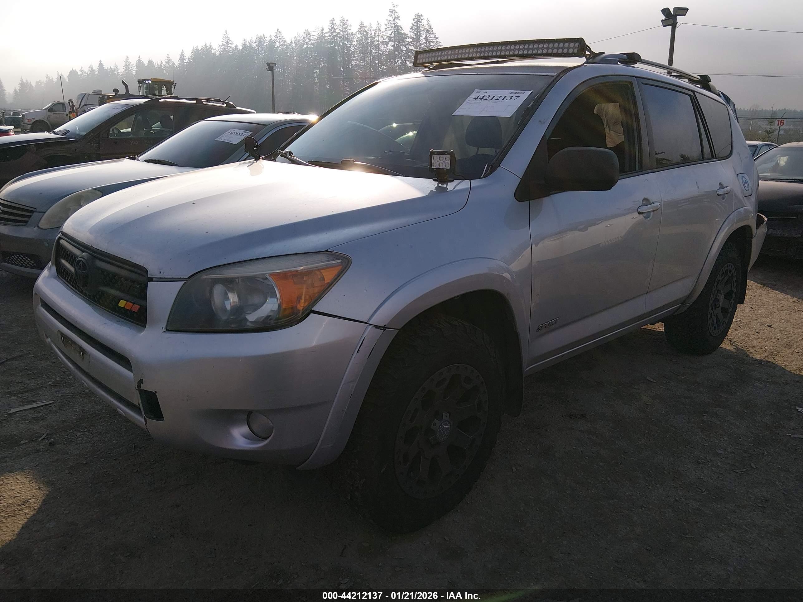 TOYOTA RAV4 image 2