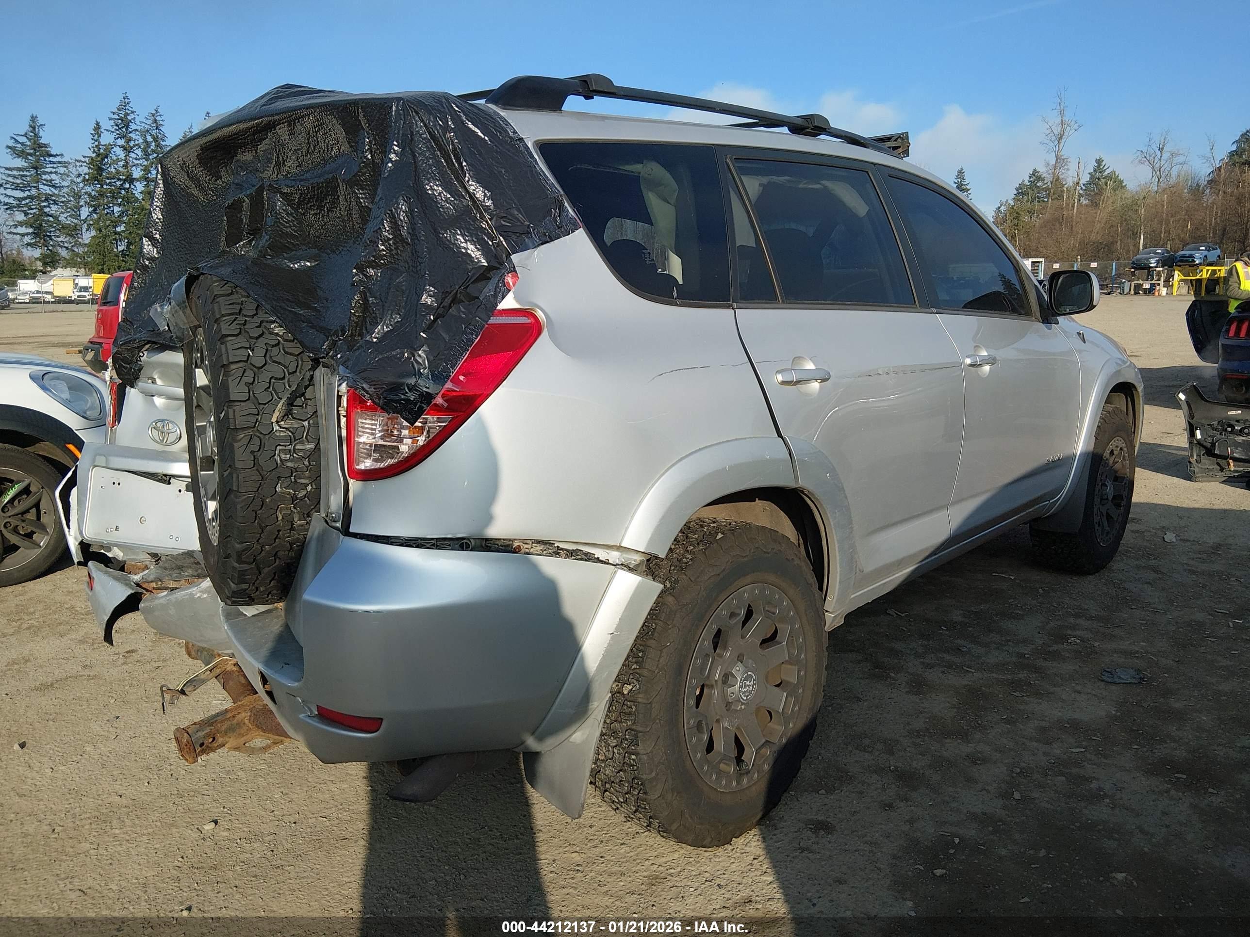 TOYOTA RAV4 image 4