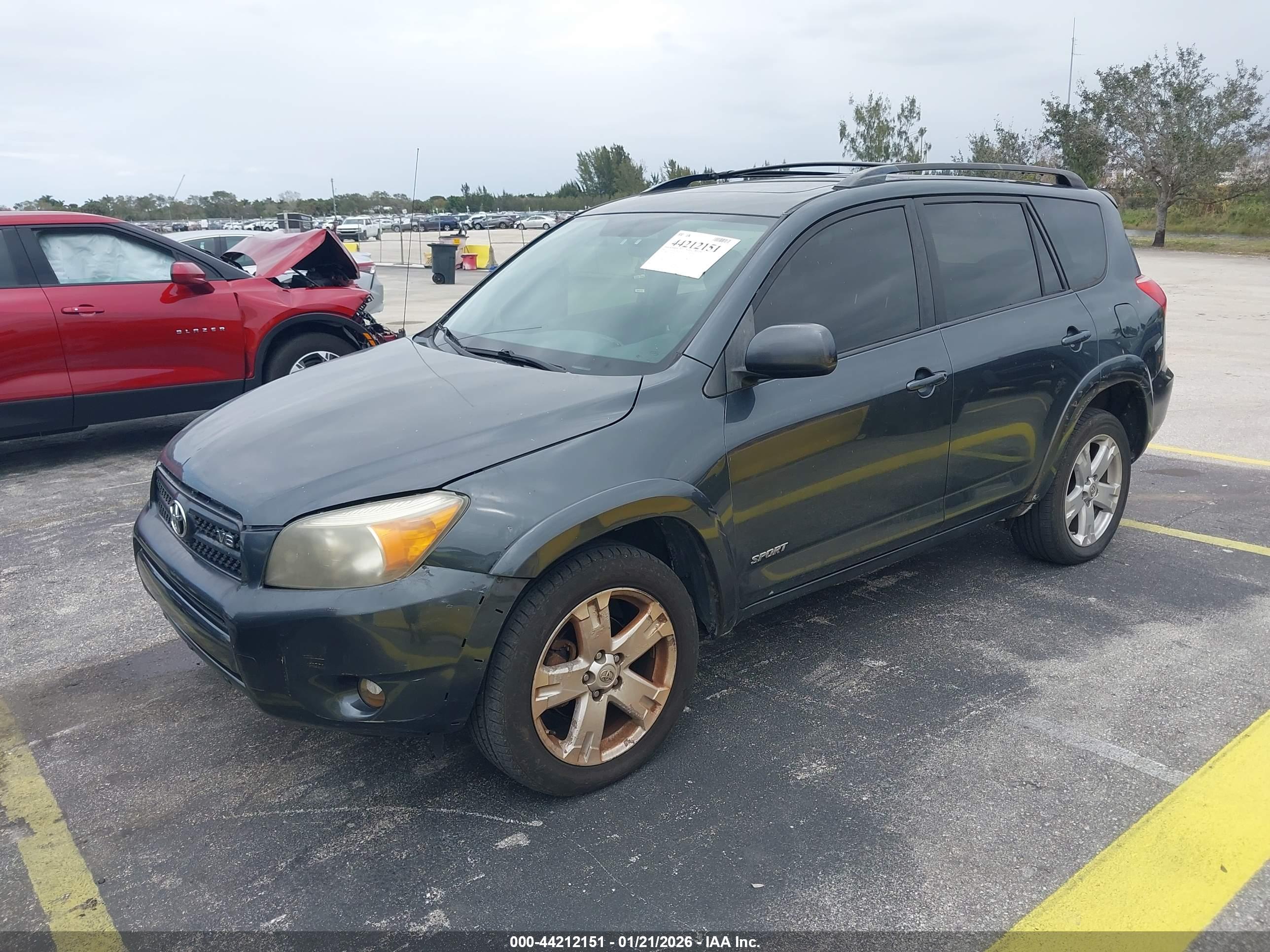 TOYOTA RAV4 image 2