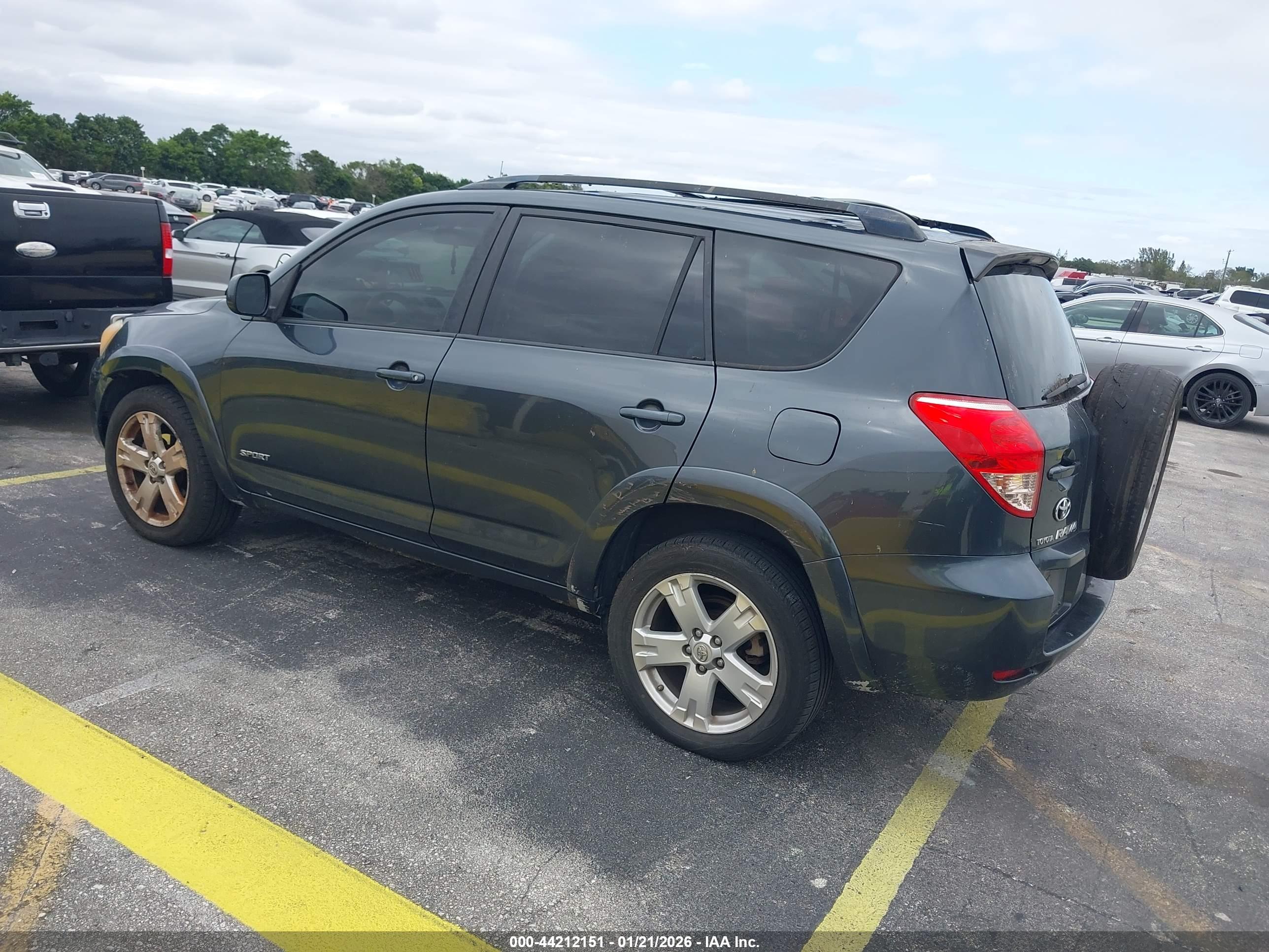 TOYOTA RAV4 image 3