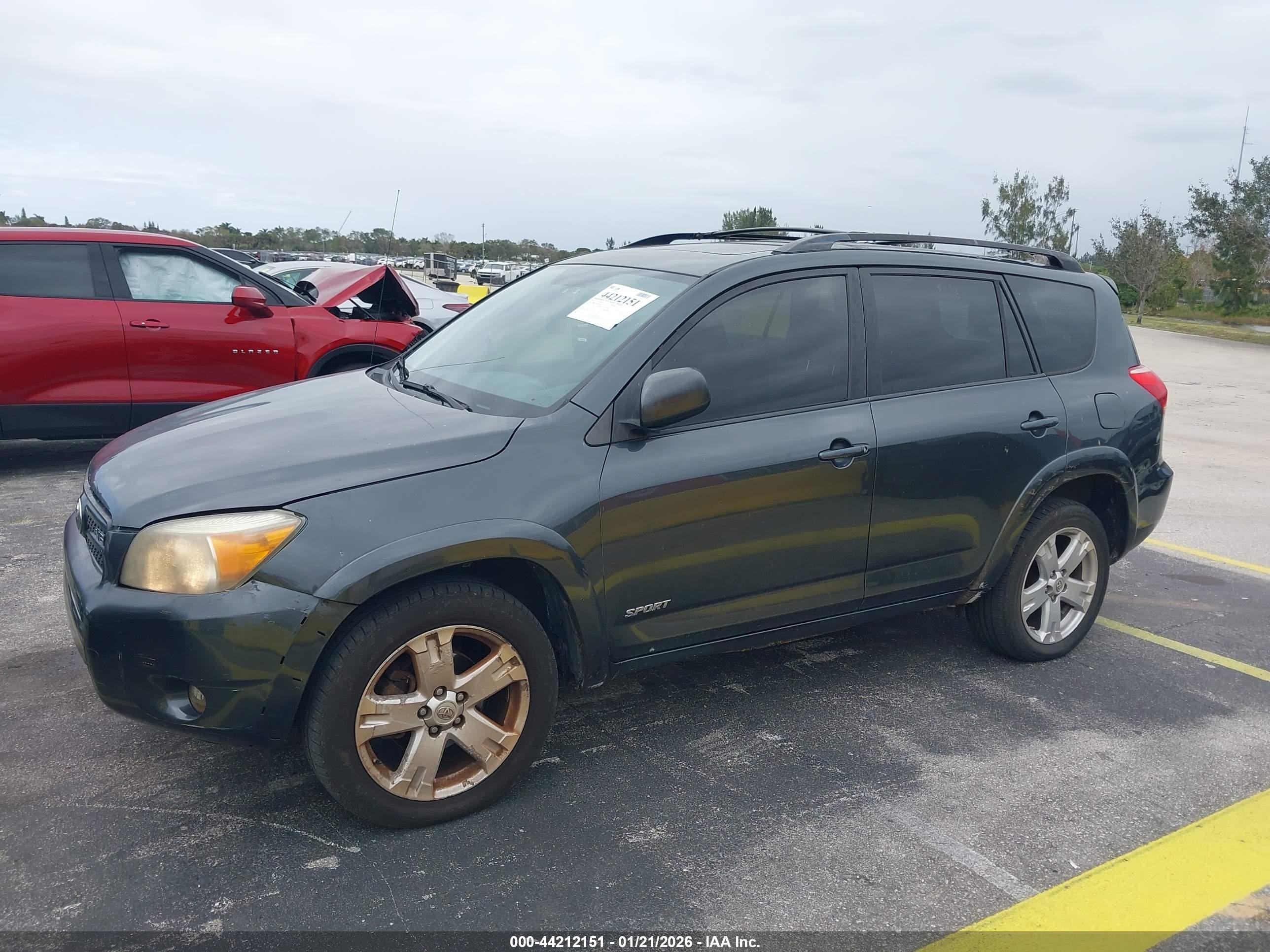 TOYOTA RAV4 image 6