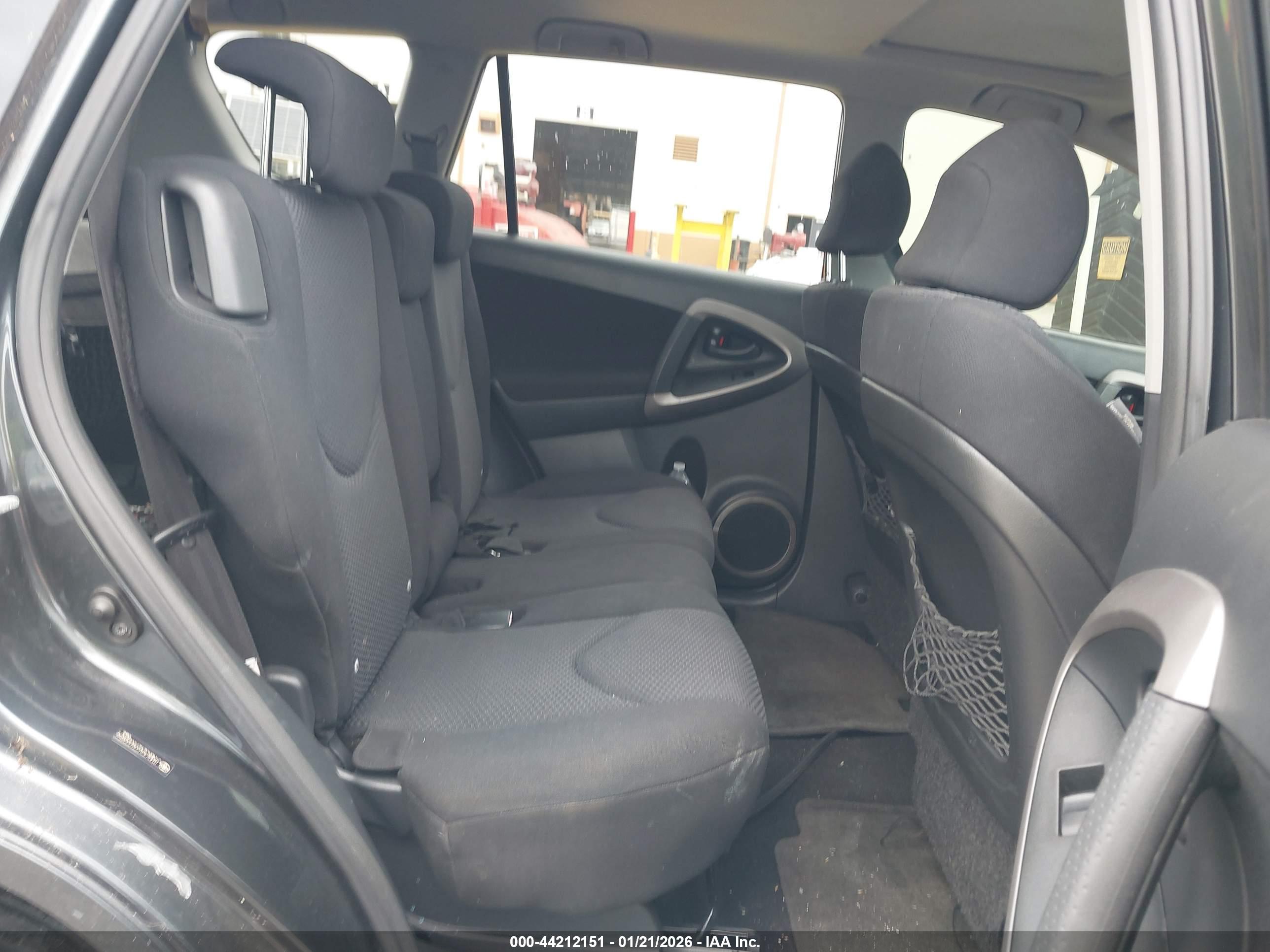 TOYOTA RAV4 image 8