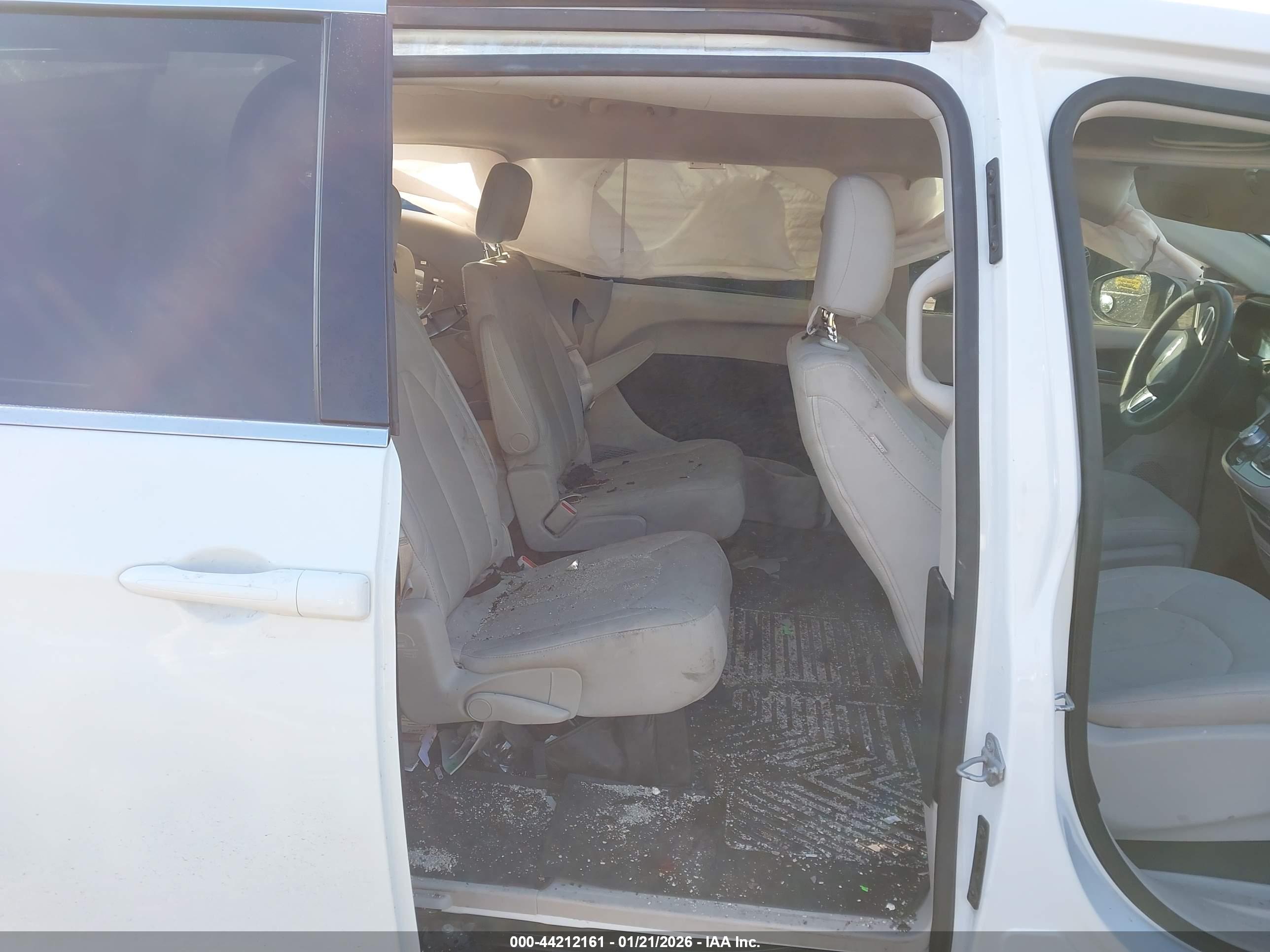 CHRYSLER PACIFICA image 8