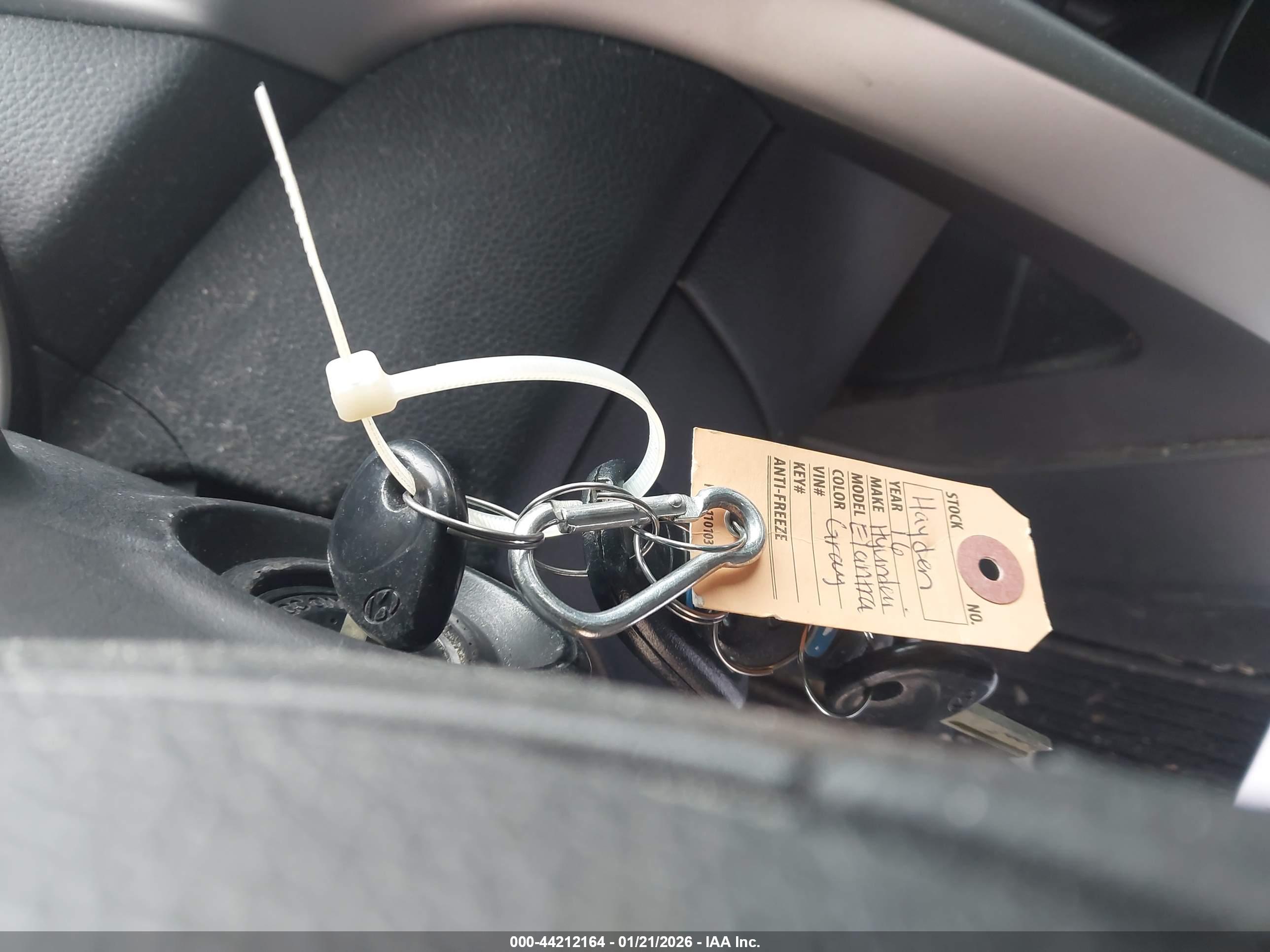 HYUNDAI ELANTRA image 11