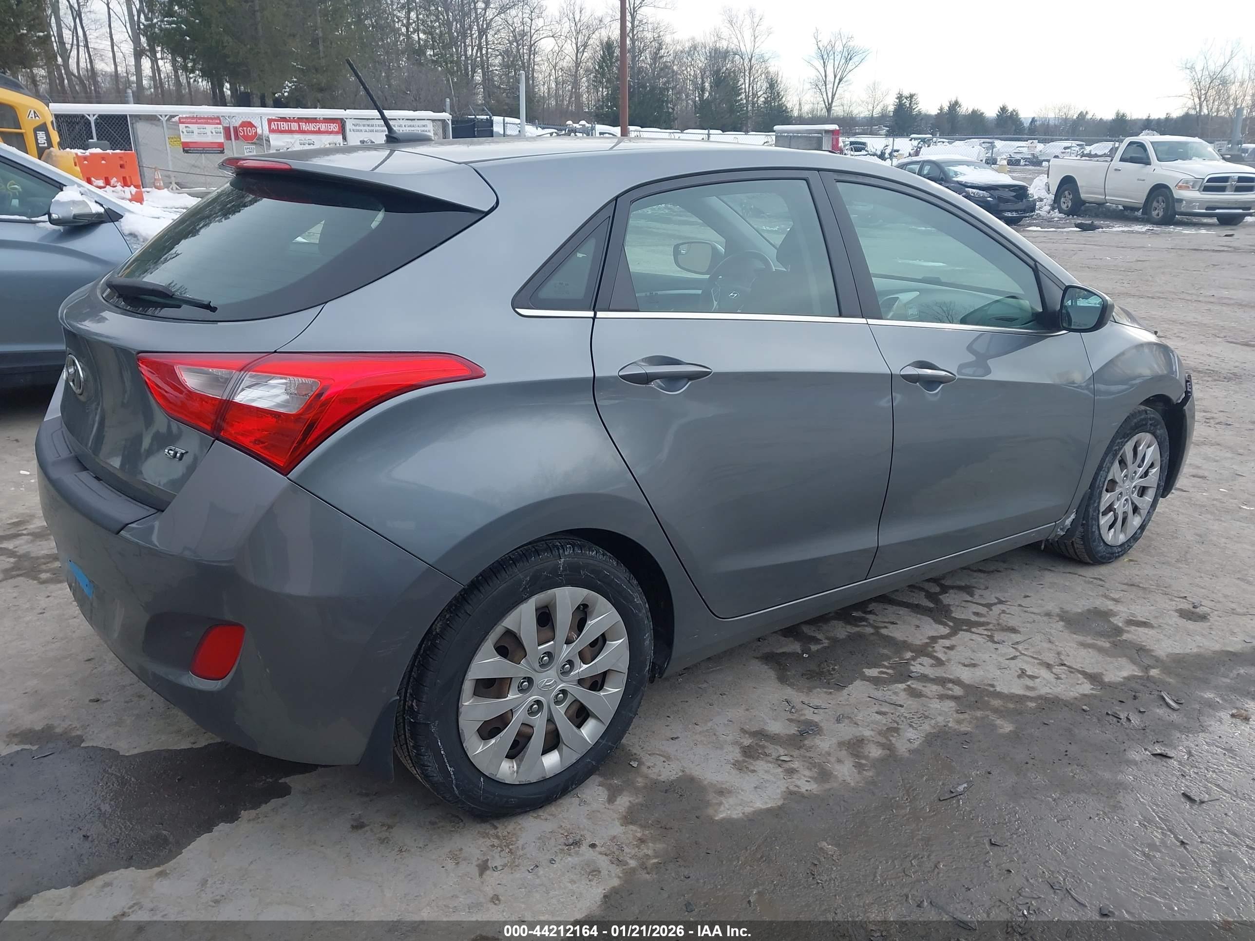 HYUNDAI ELANTRA image 4