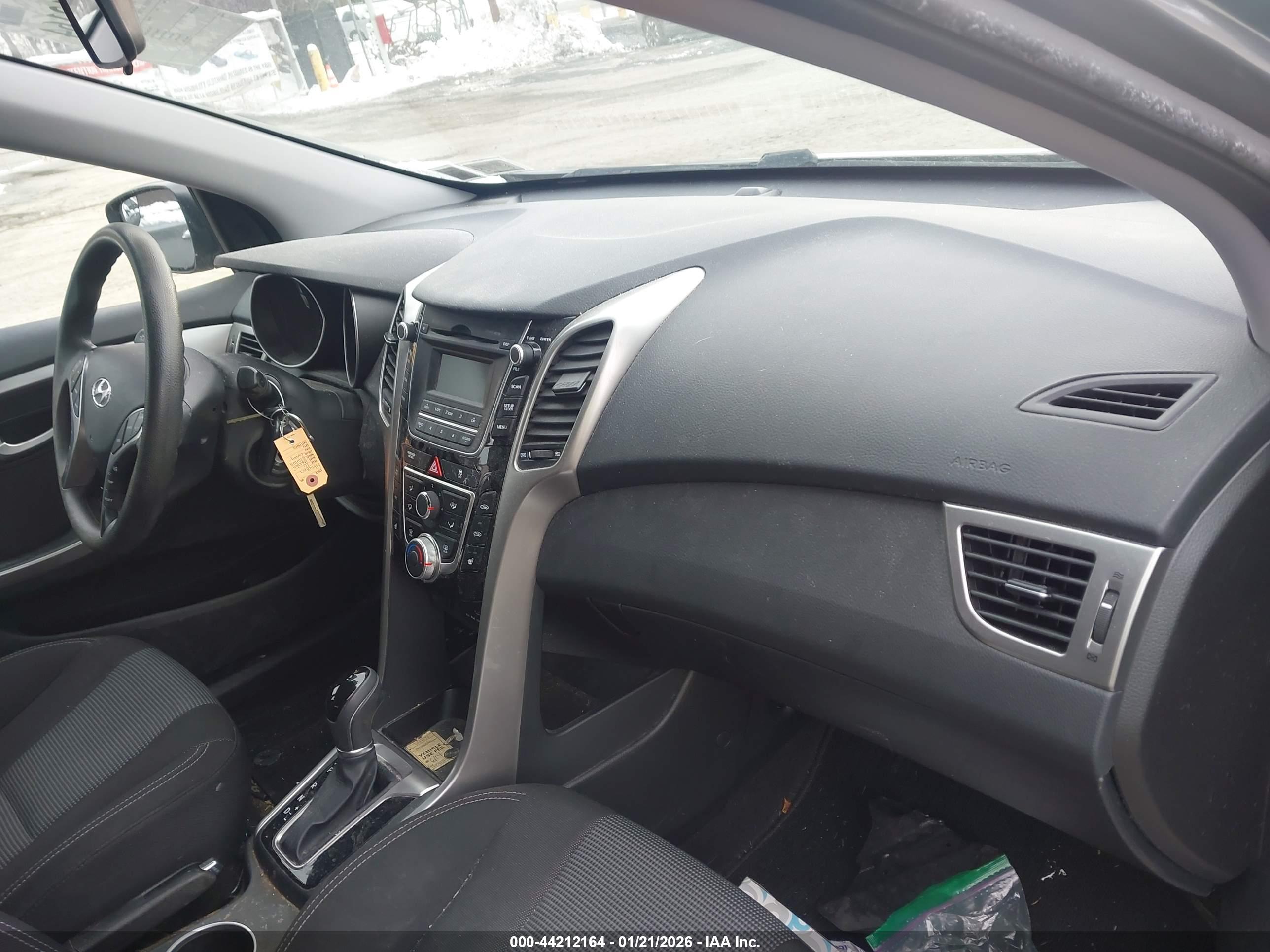 HYUNDAI ELANTRA image 5