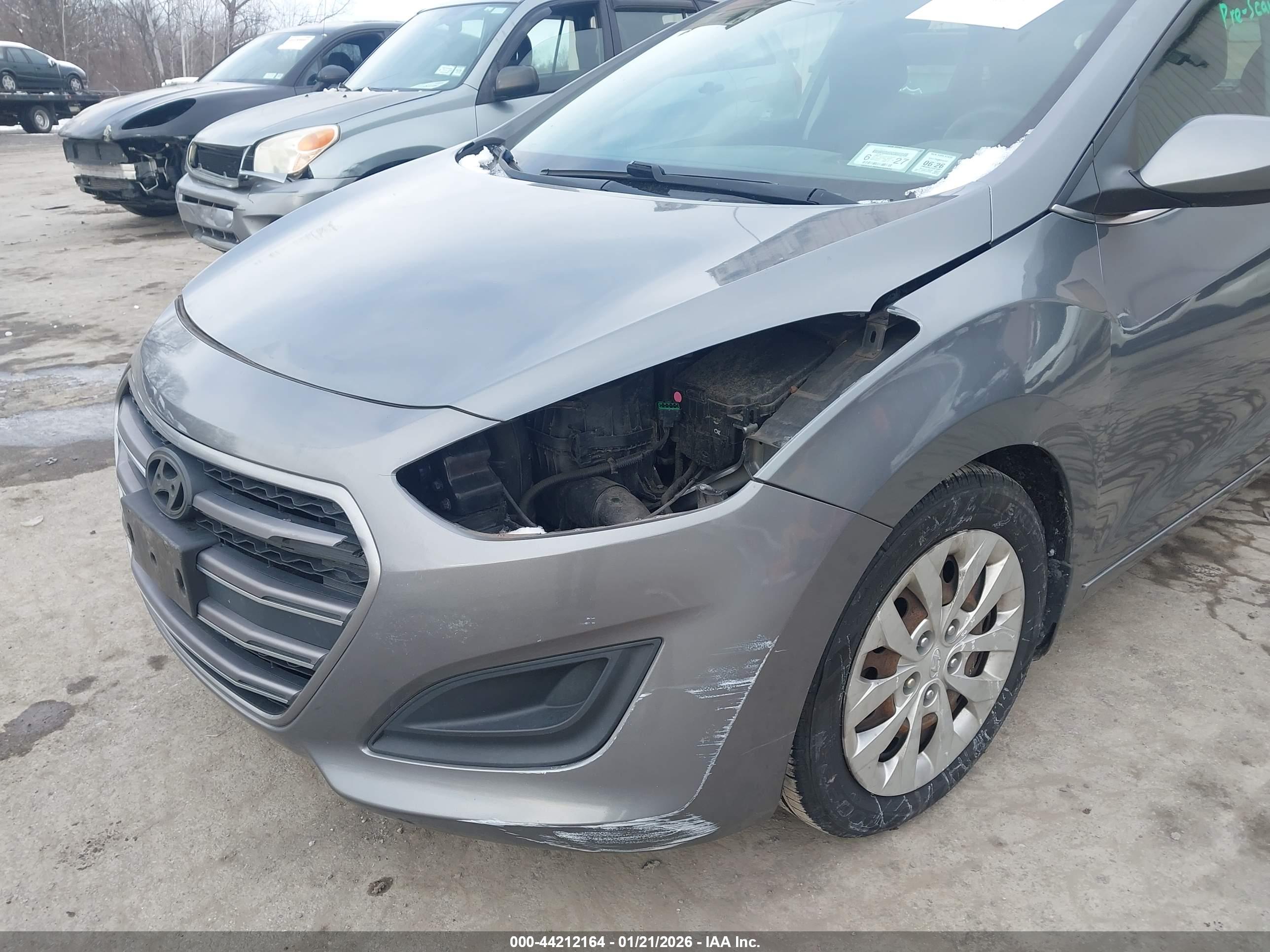 HYUNDAI ELANTRA image 6