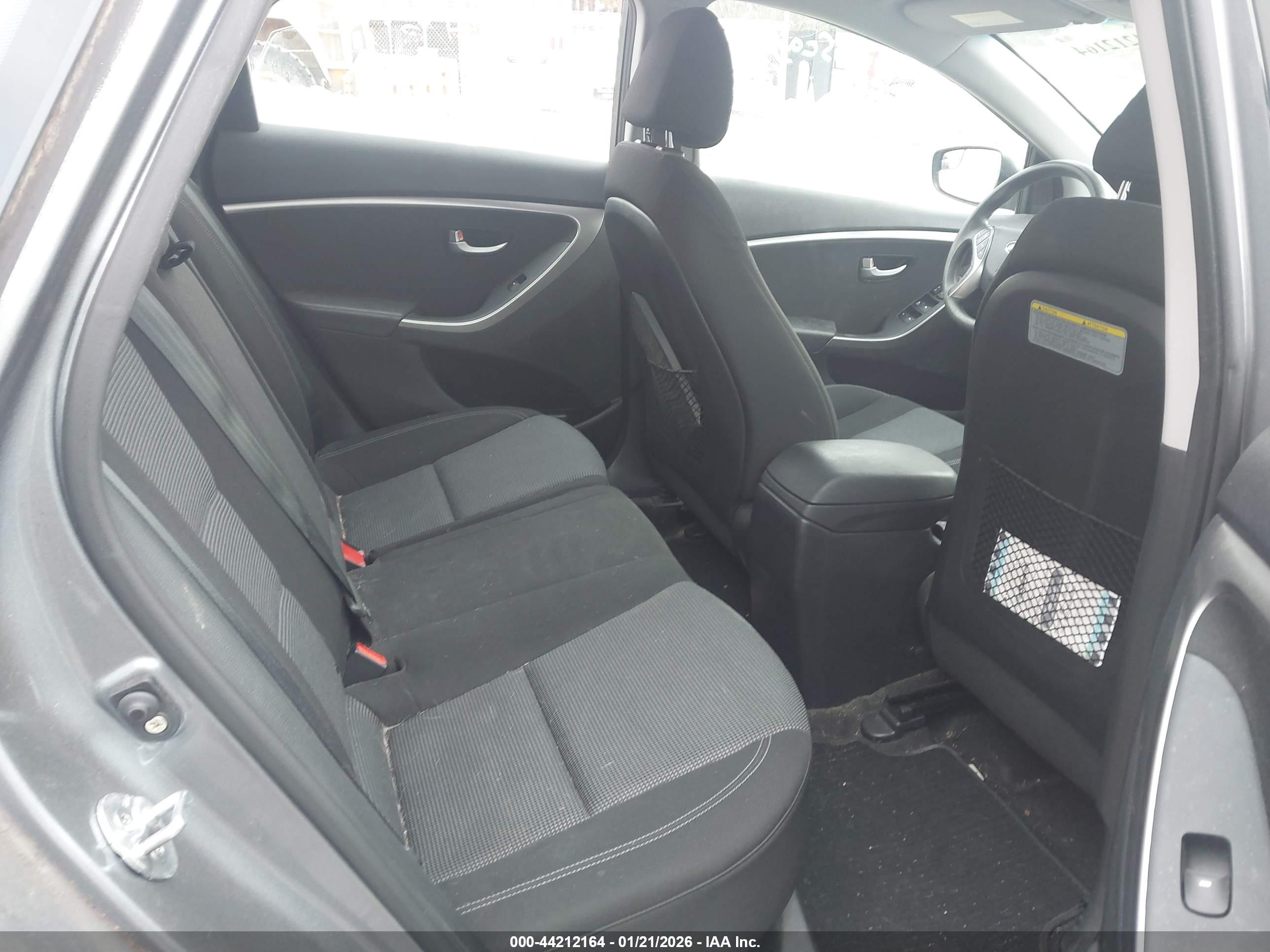 HYUNDAI ELANTRA image 8