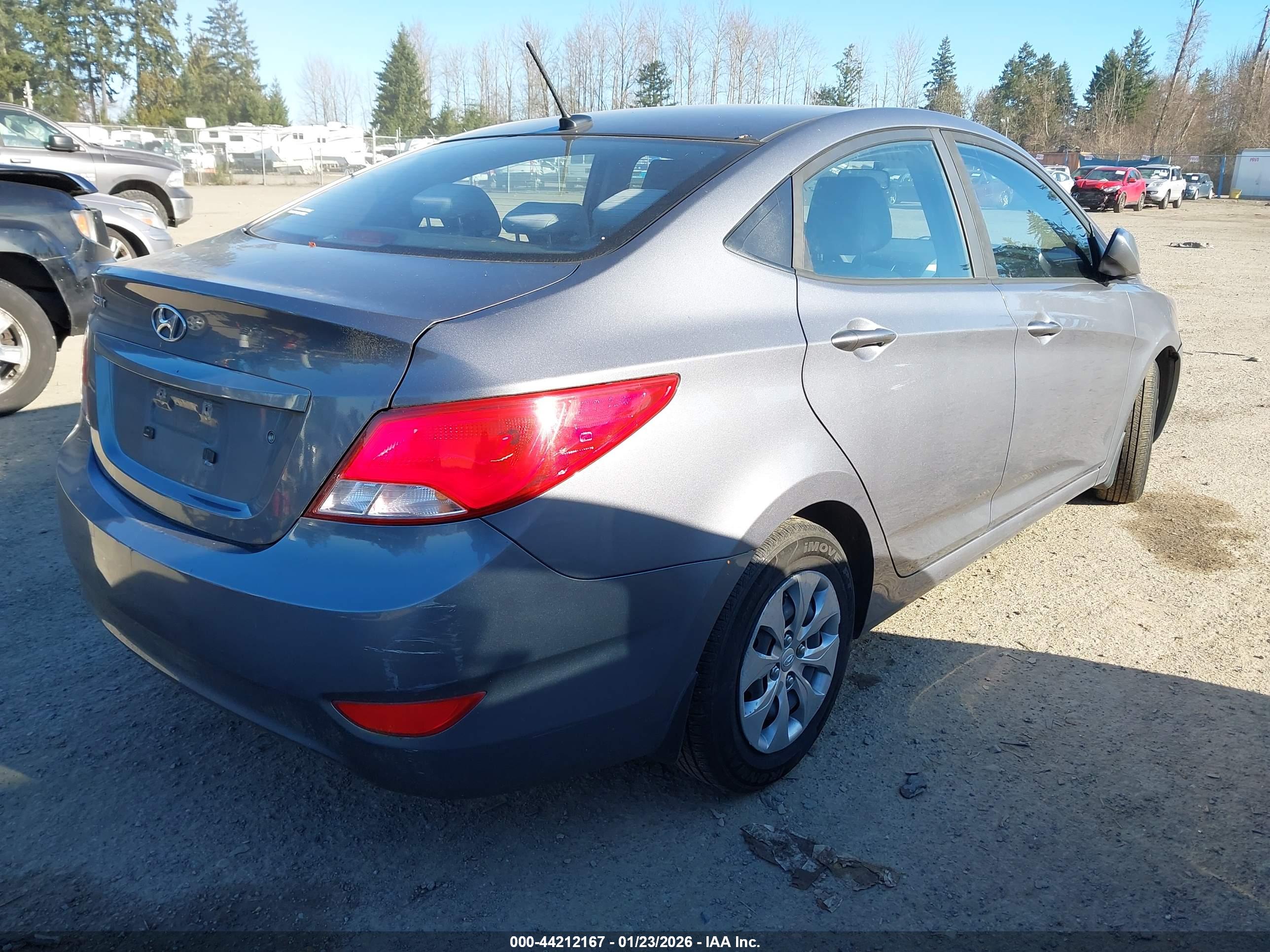 HYUNDAI ACCENT image 4
