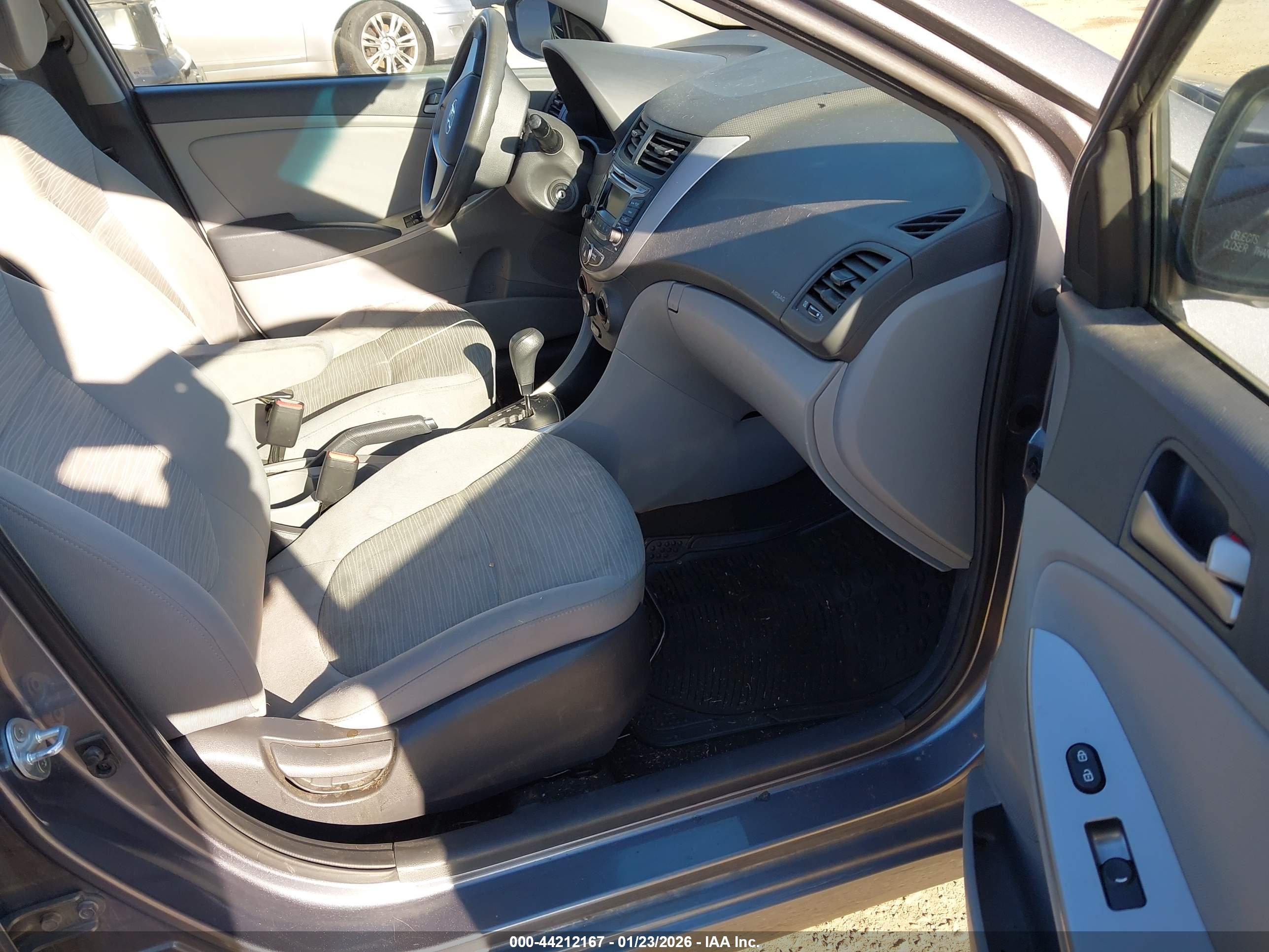 HYUNDAI ACCENT image 5