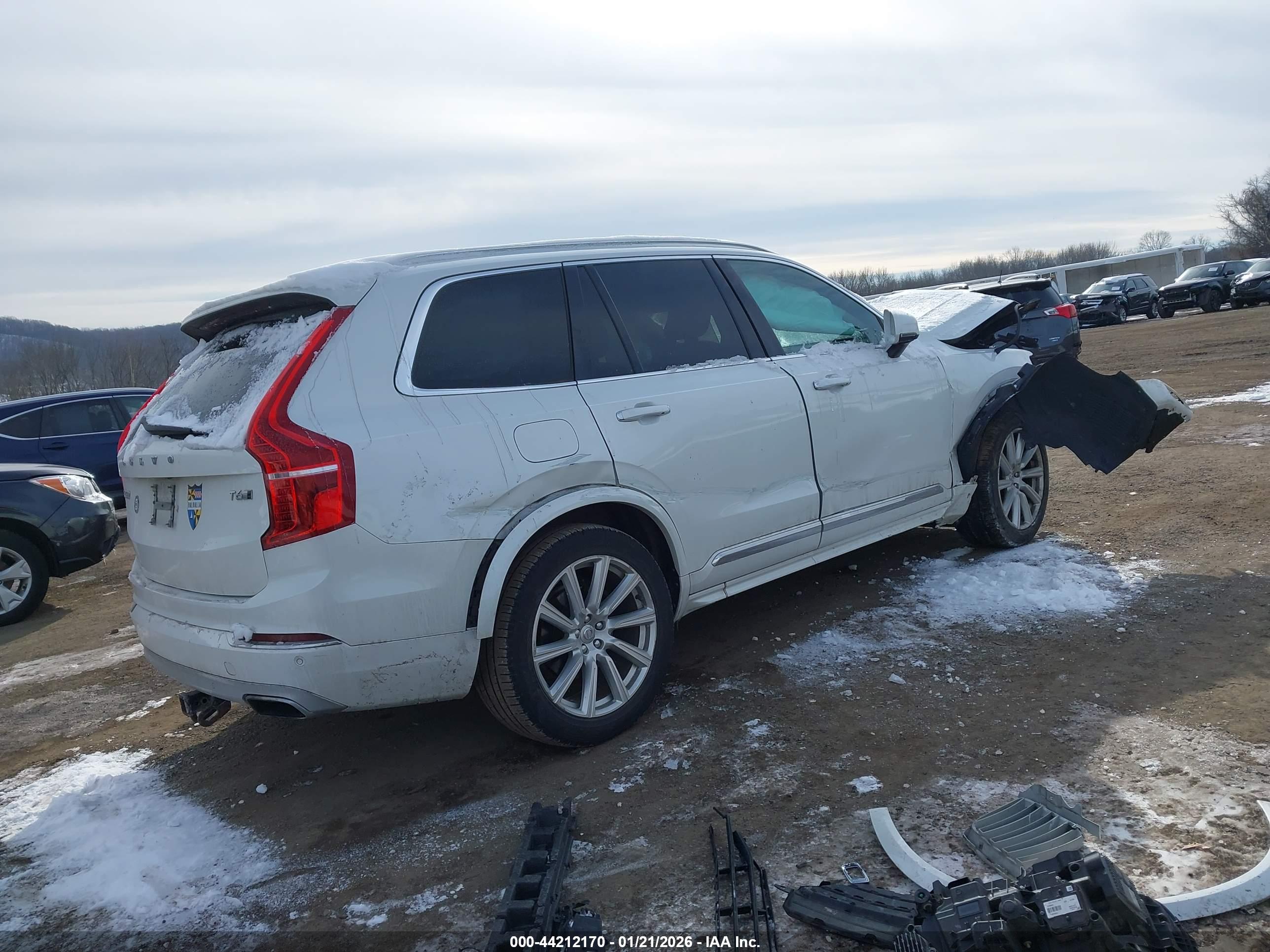 VOLVO XC90 image 4