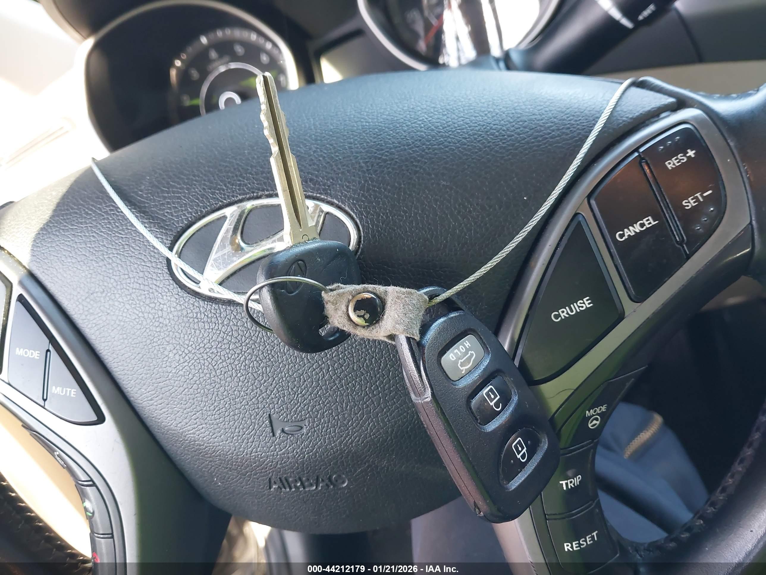 HYUNDAI ELANTRA image 11