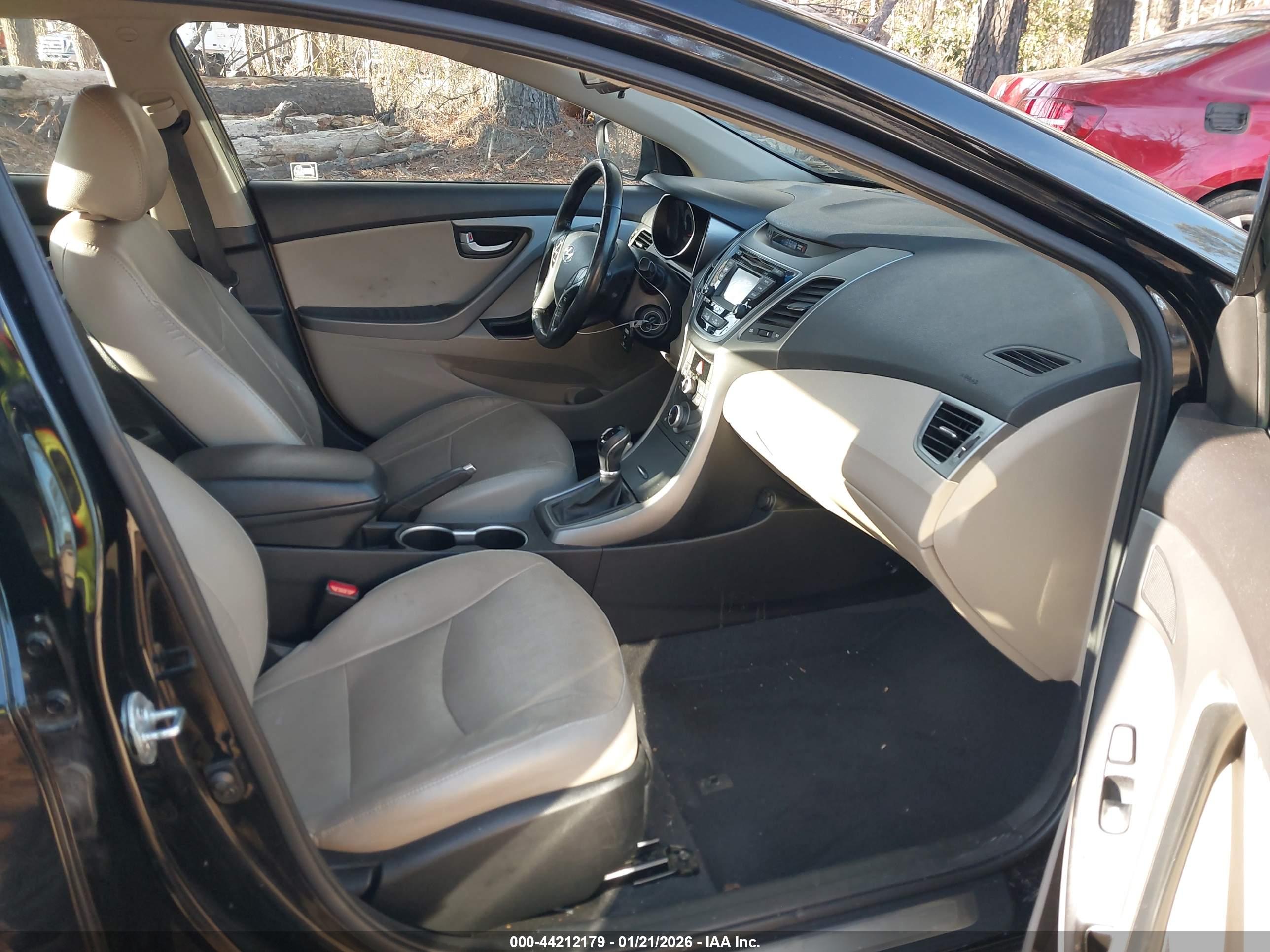 HYUNDAI ELANTRA image 5