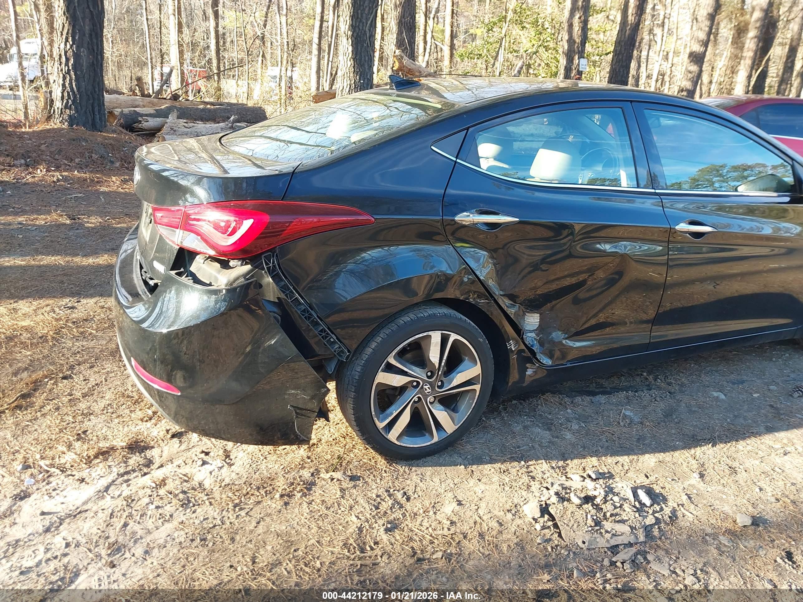 HYUNDAI ELANTRA image 6