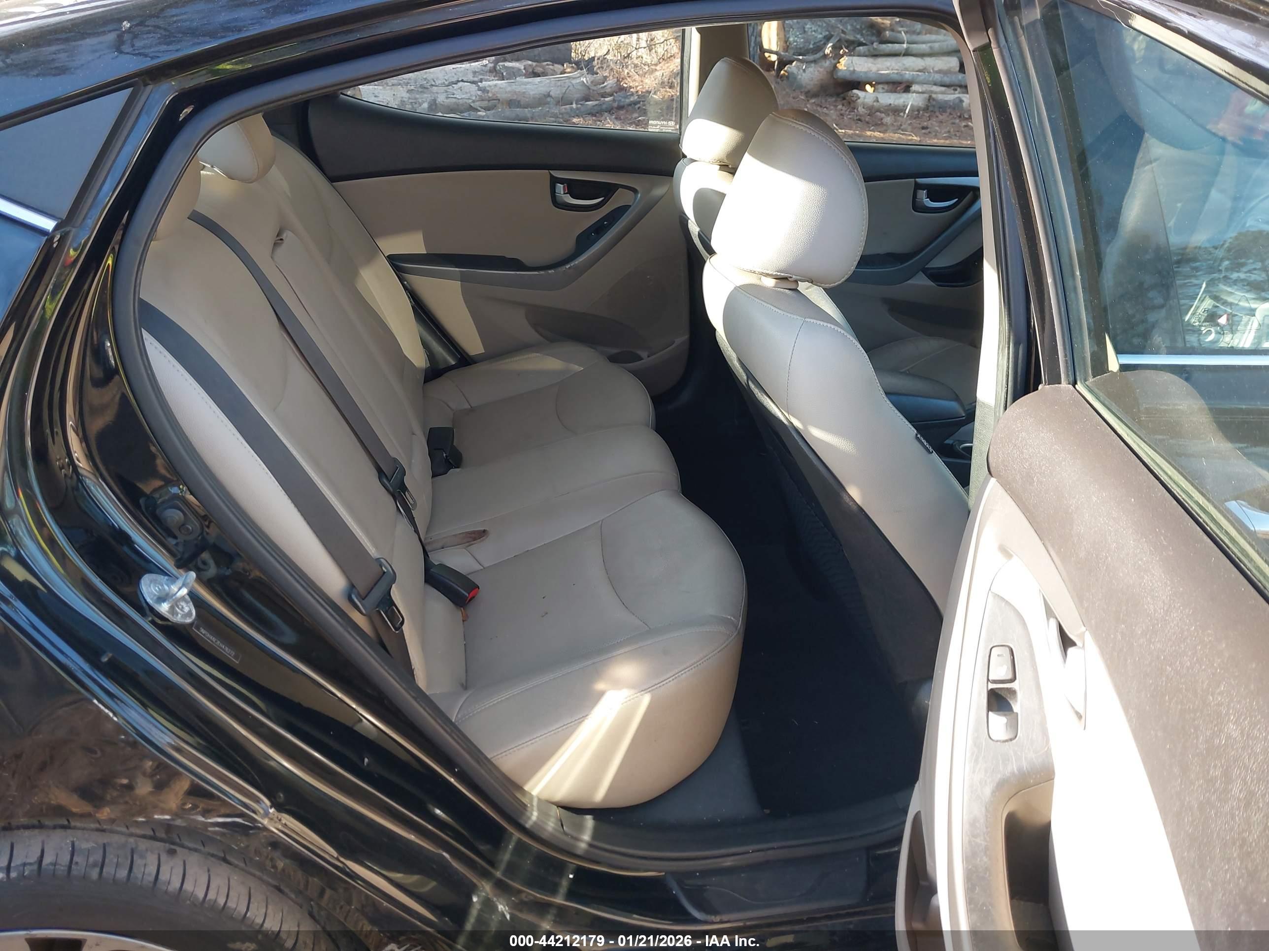 HYUNDAI ELANTRA image 8