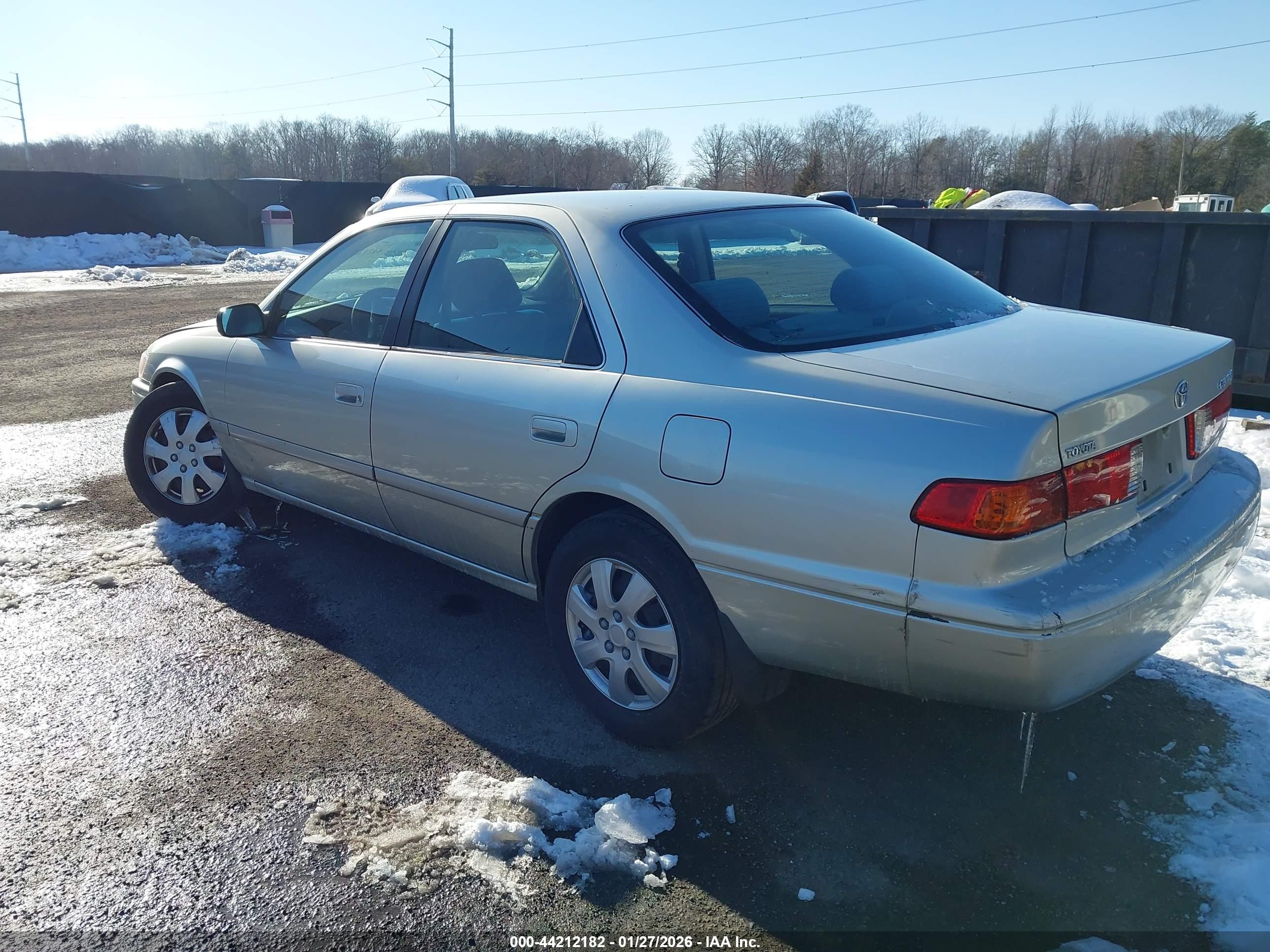 TOYOTA CAMRY image 3