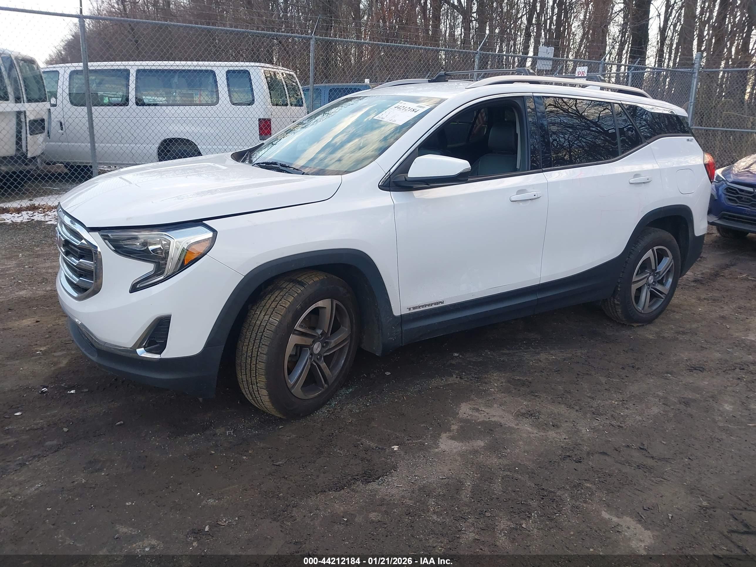GMC TERRAIN image 2