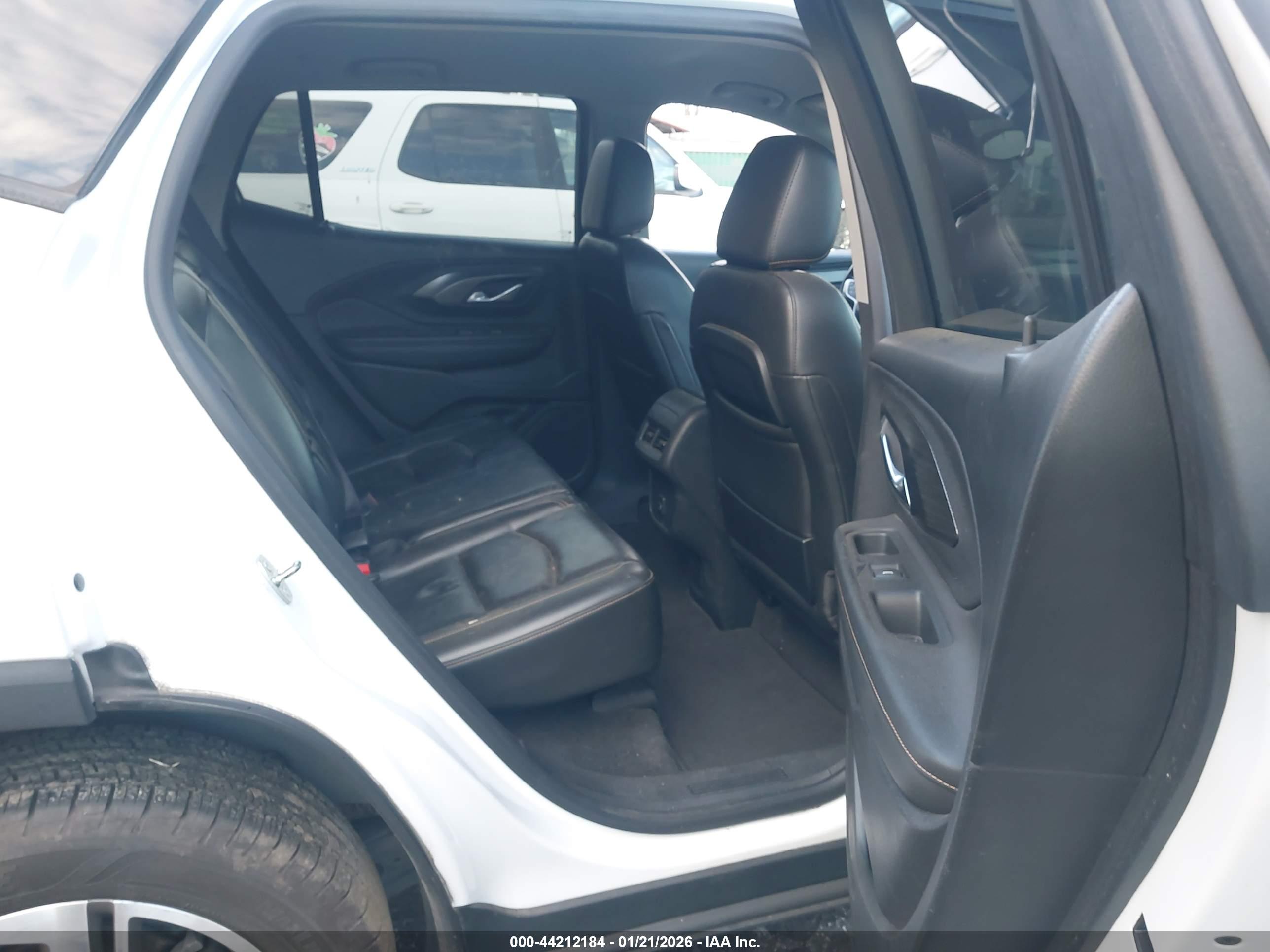 GMC TERRAIN image 8