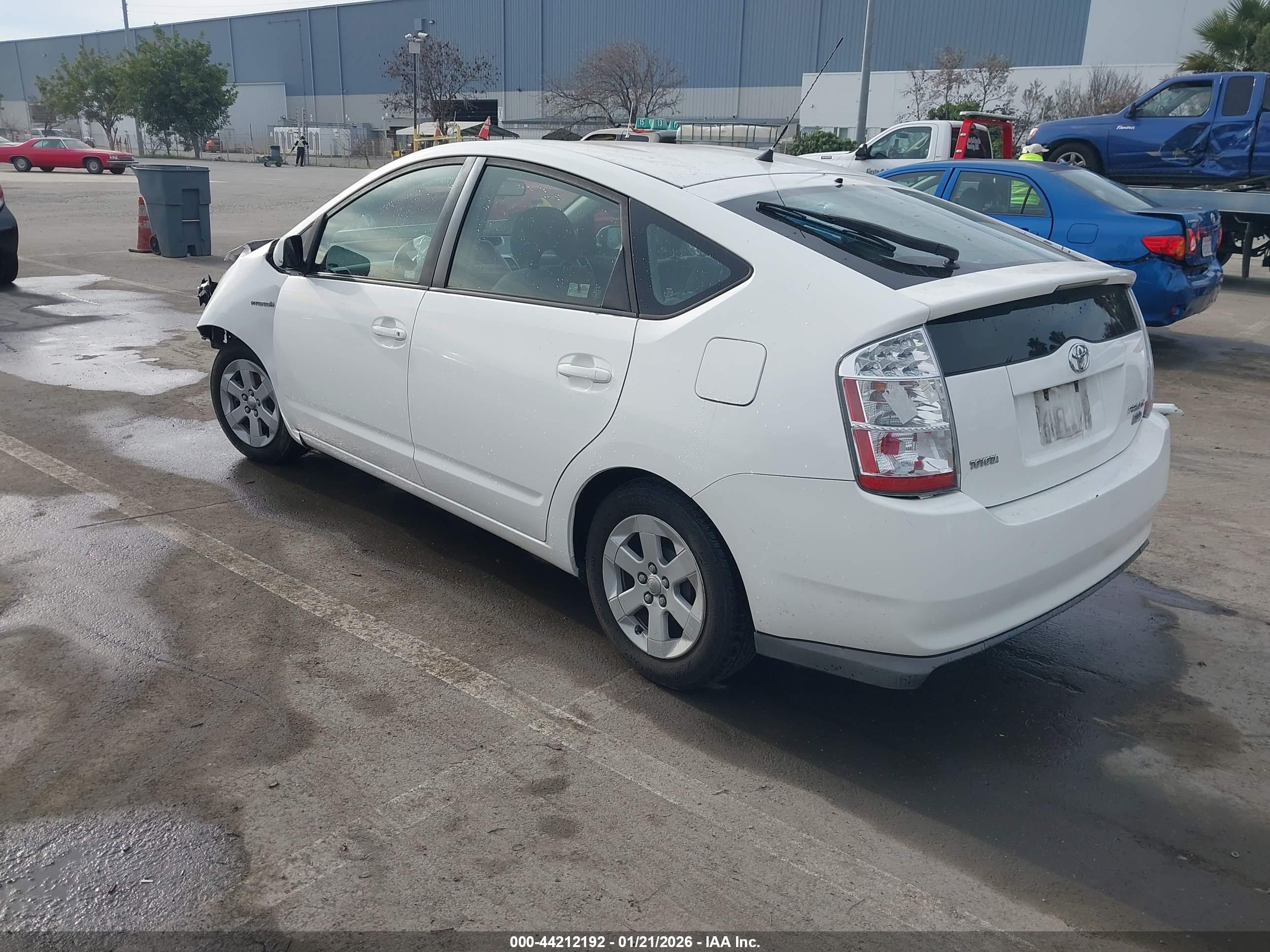 TOYOTA PRIUS image 3
