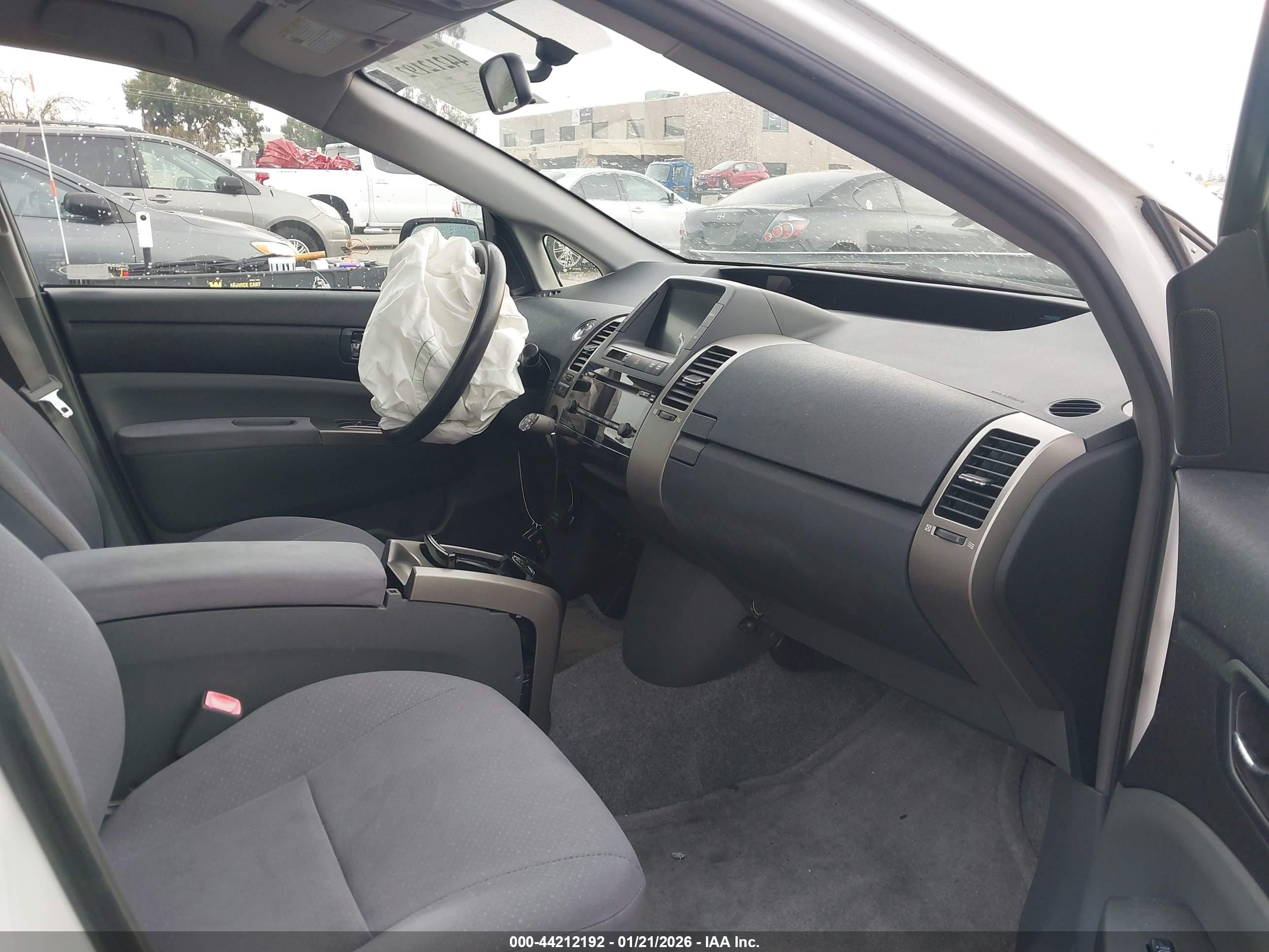 TOYOTA PRIUS image 5