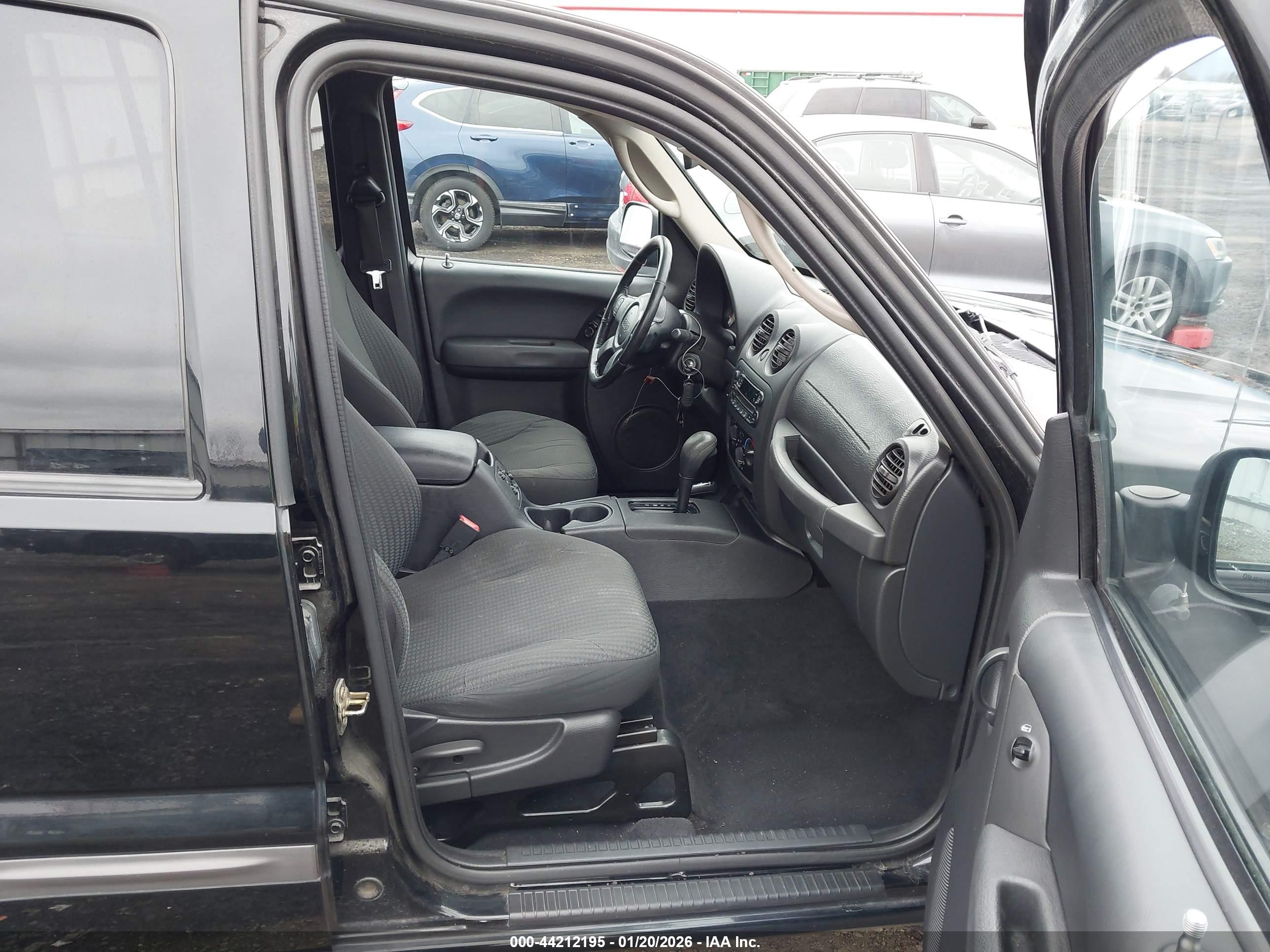 JEEP LIBERTY image 5