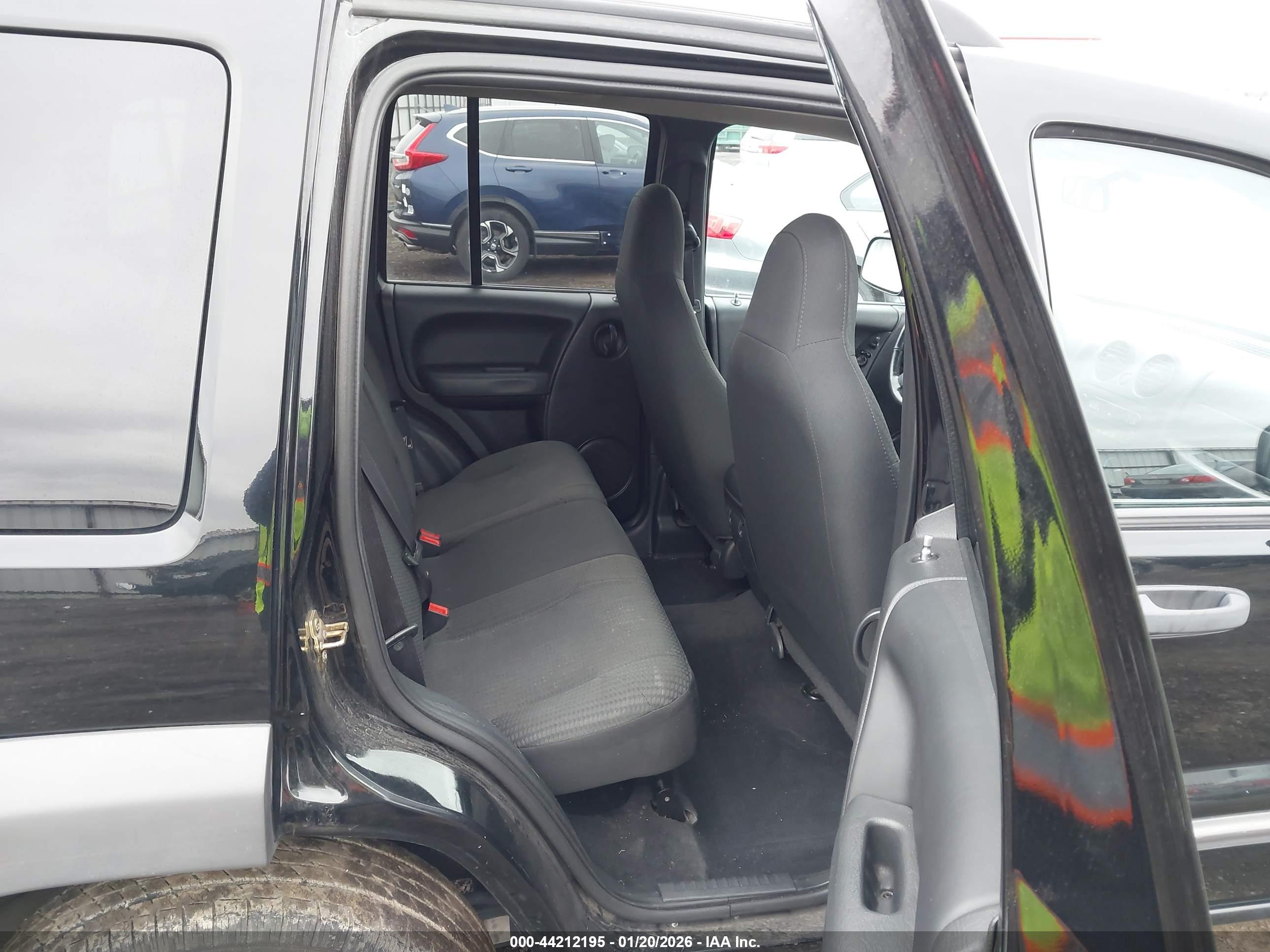 JEEP LIBERTY image 8