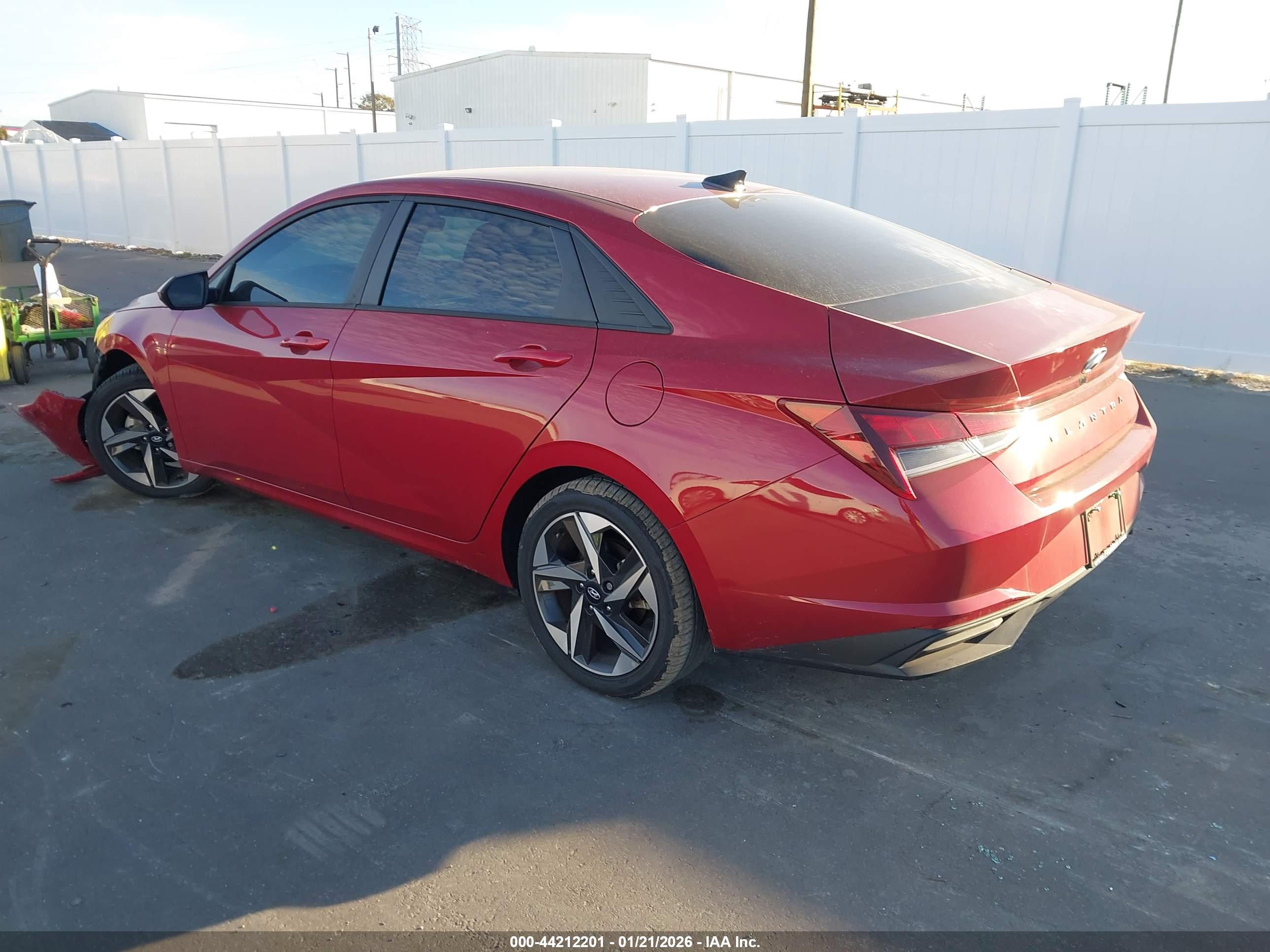HYUNDAI ELANTRA image 3